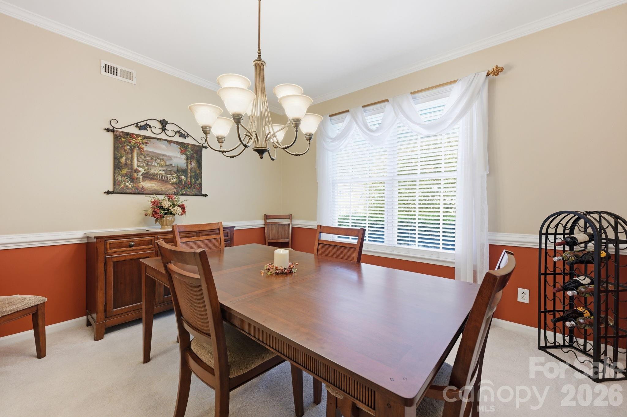 10018 Glencrest Drive Property Photo 4