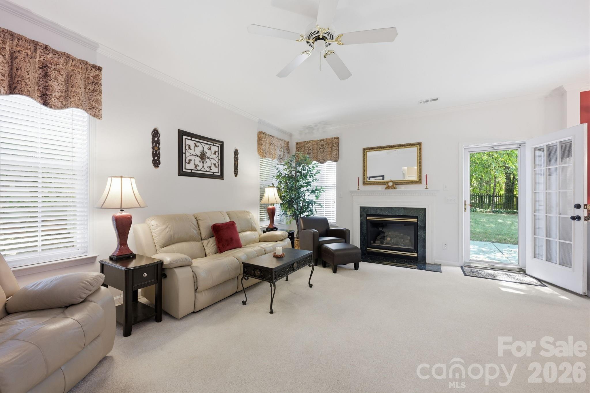 10018 Glencrest Drive Property Photo 5