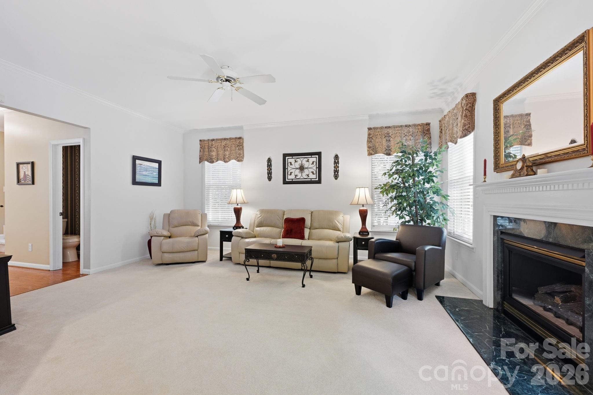 10018 Glencrest Drive Property Photo 6