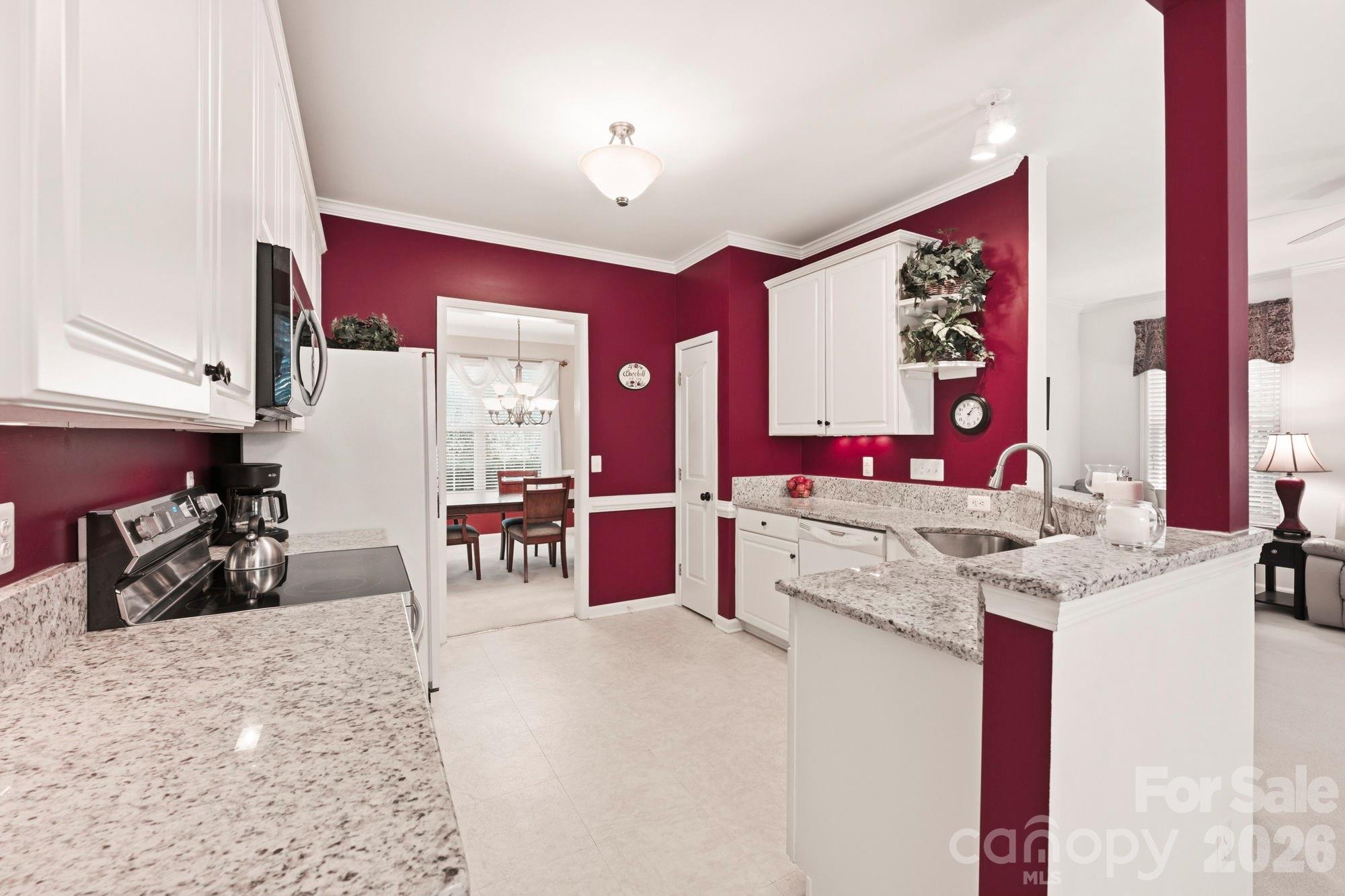 10018 Glencrest Drive Property Photo 10