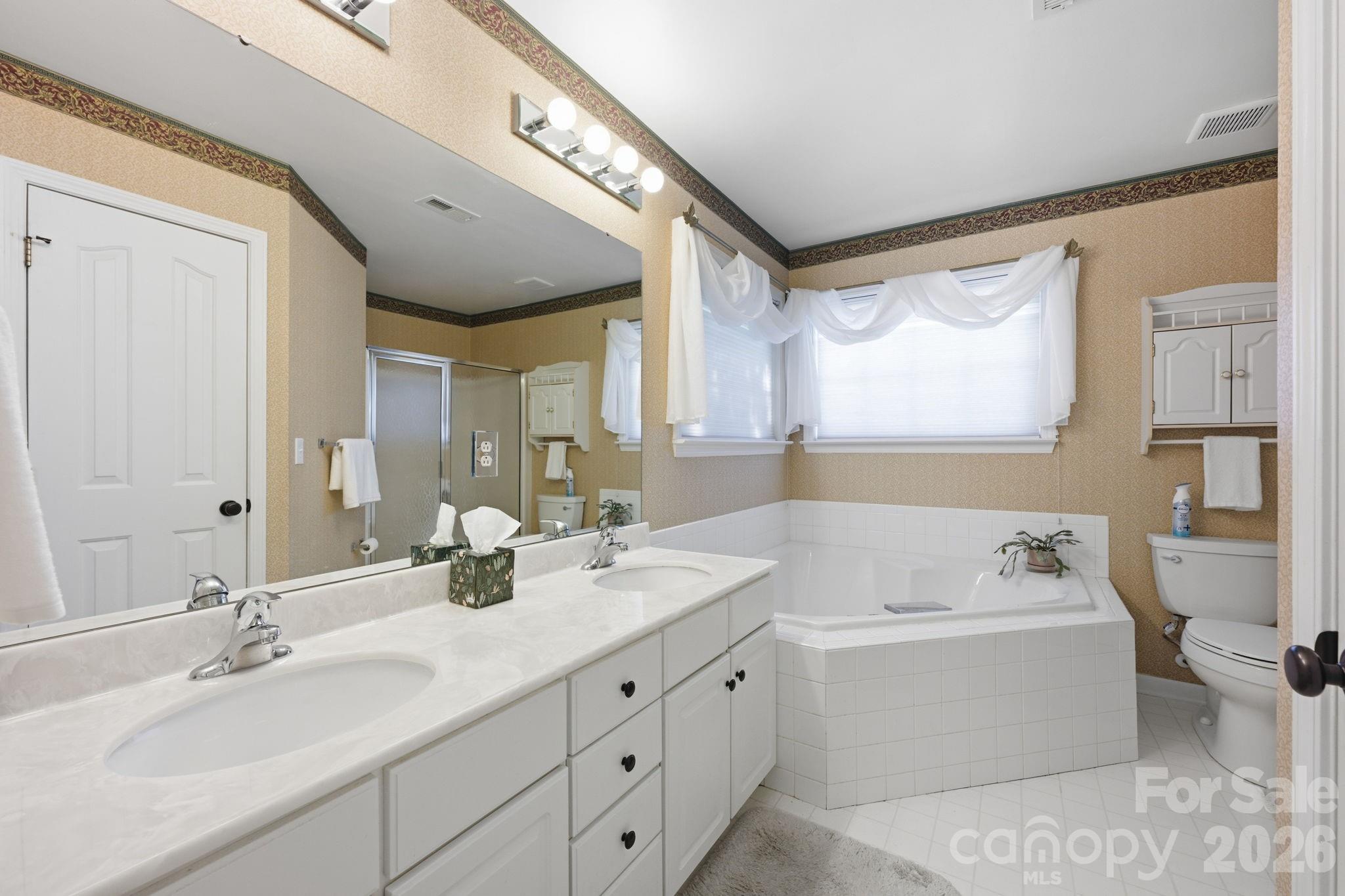 10018 Glencrest Drive Property Photo 14