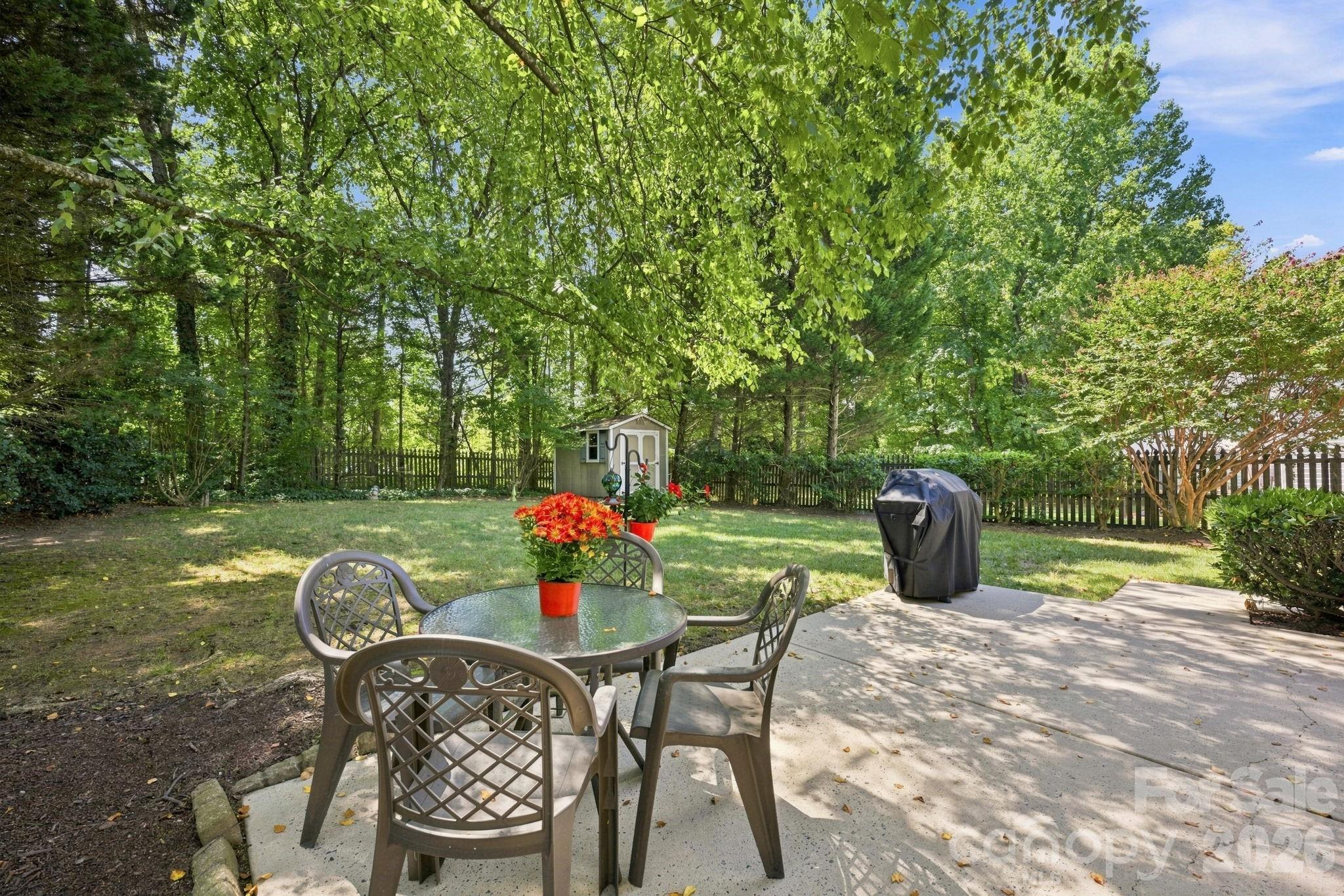 10018 Glencrest Drive Property Photo 24