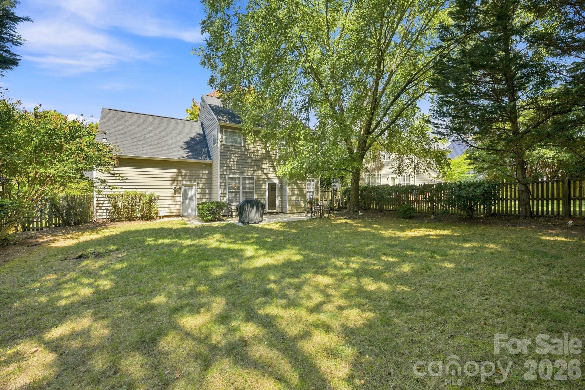 10018 Glencrest Drive Property Photo 28