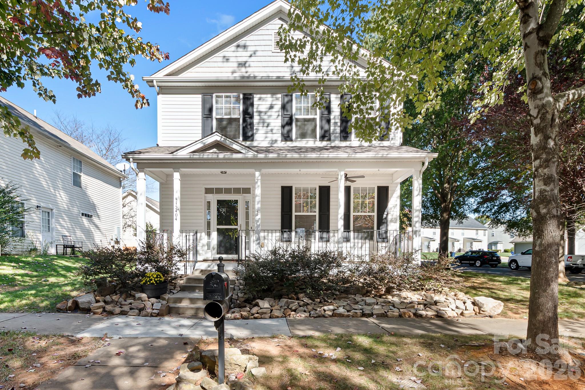 15404 Crossing Gate Drive Property Photo 1