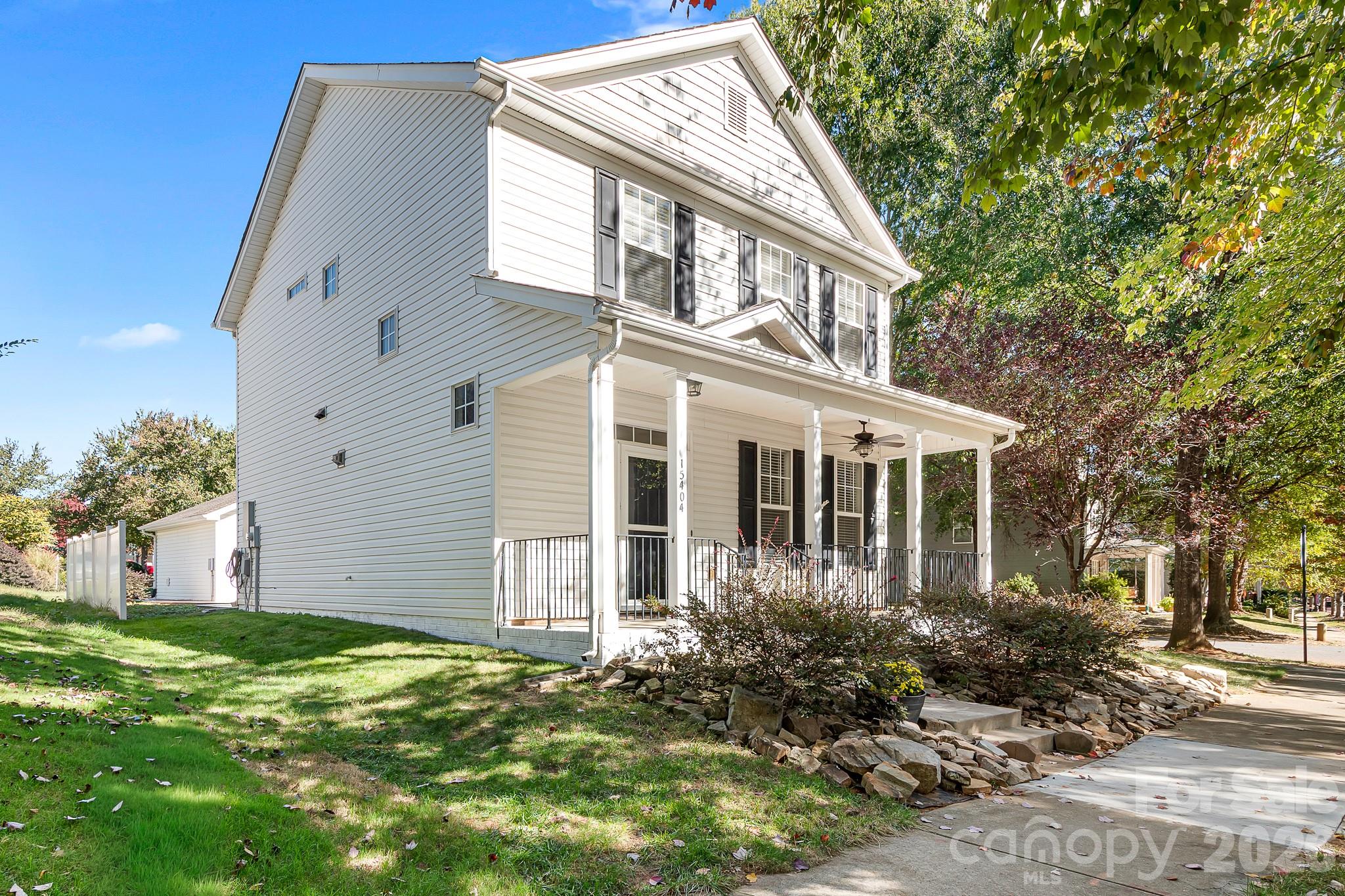 15404 Crossing Gate Drive Property Photo 2