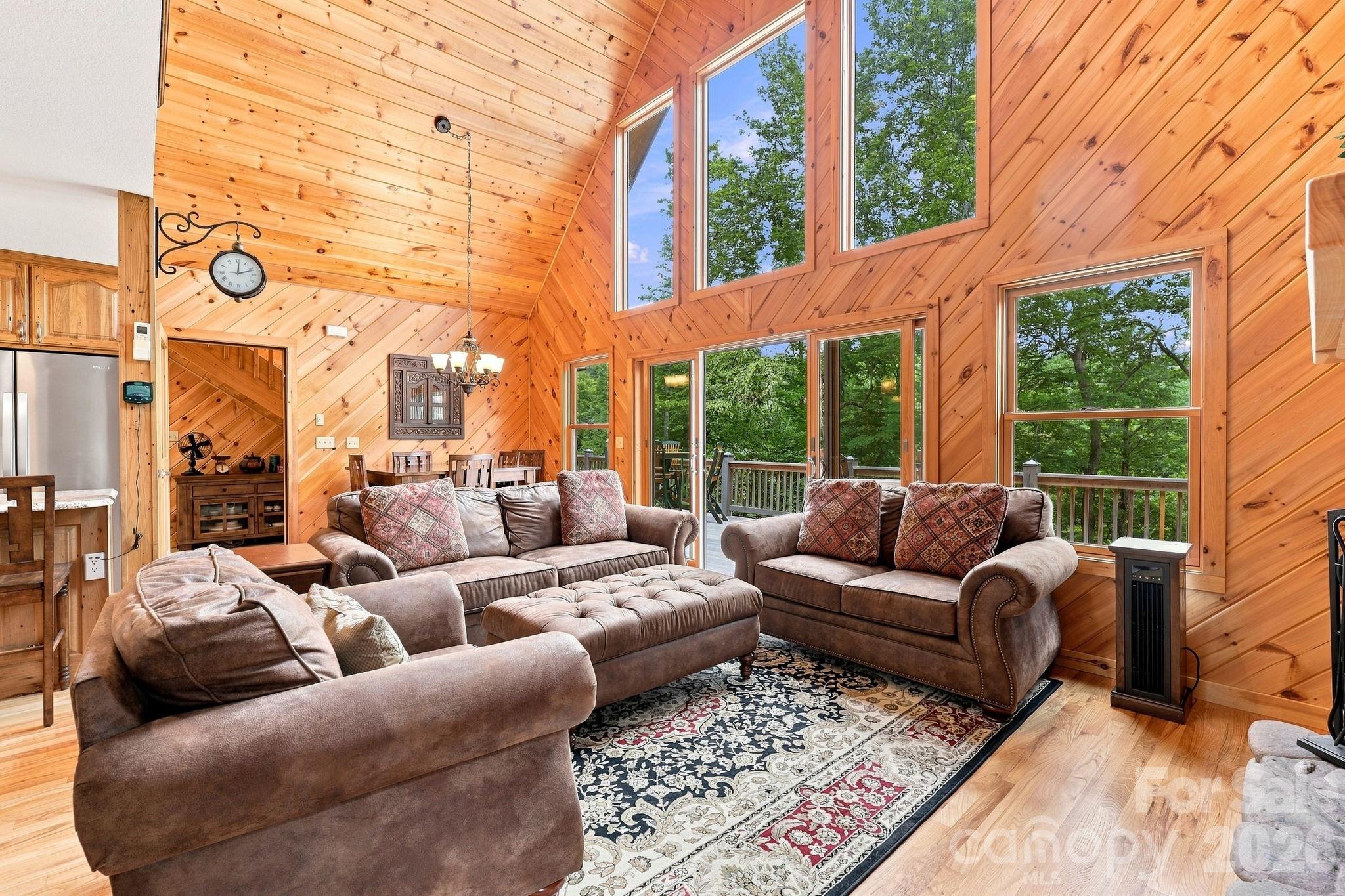 1055 Winter Star Loop Property Photo 8