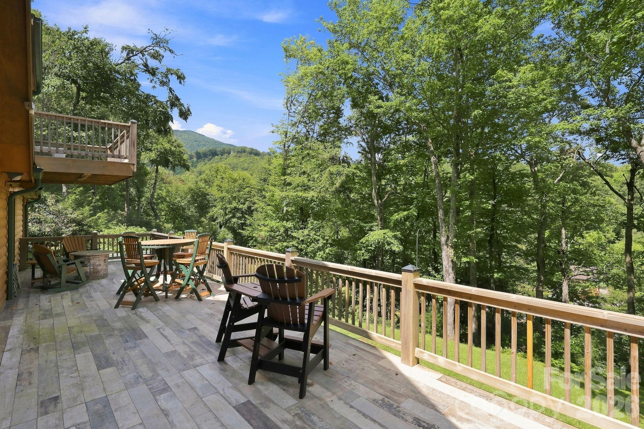 1055 Winter Star Loop Property Photo 9