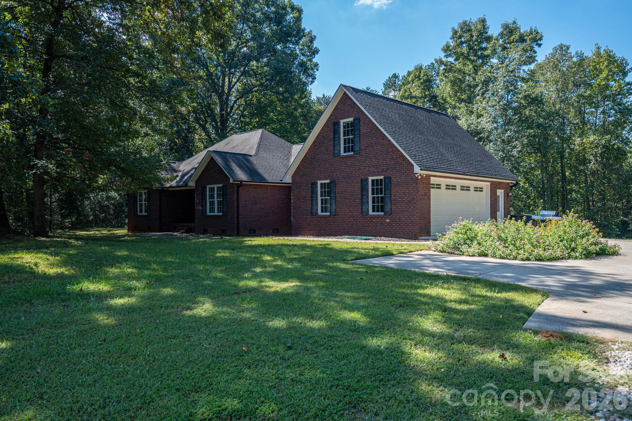 2150 Fox Creek Trail Property Photo 1