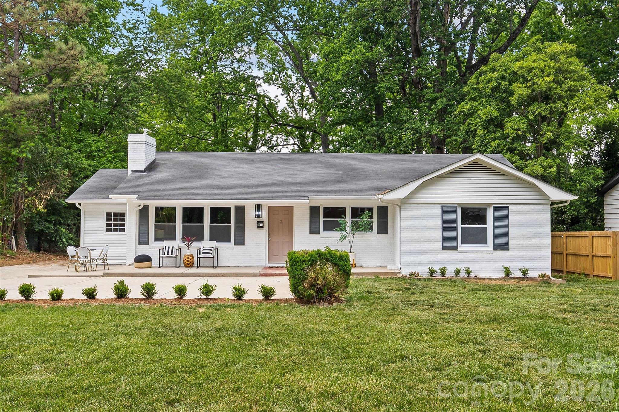 1915 Birchcrest Drive Property Photo 1