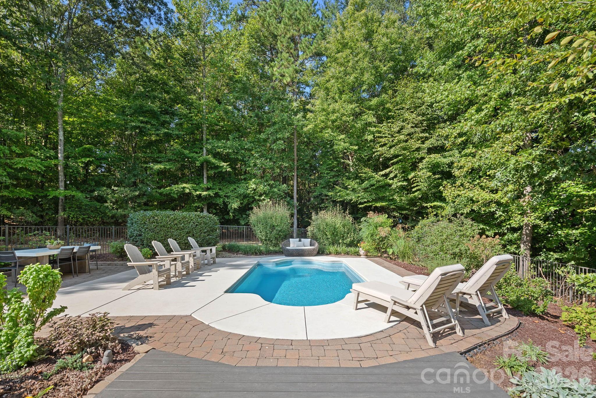 174 Logan Crossing Drive Property Photo 38