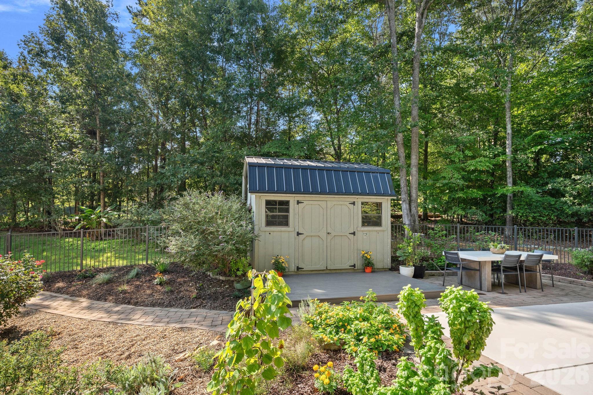 174 Logan Crossing Drive Property Photo 42