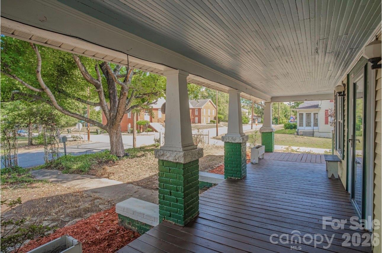 401 8th Street Property Photo 4