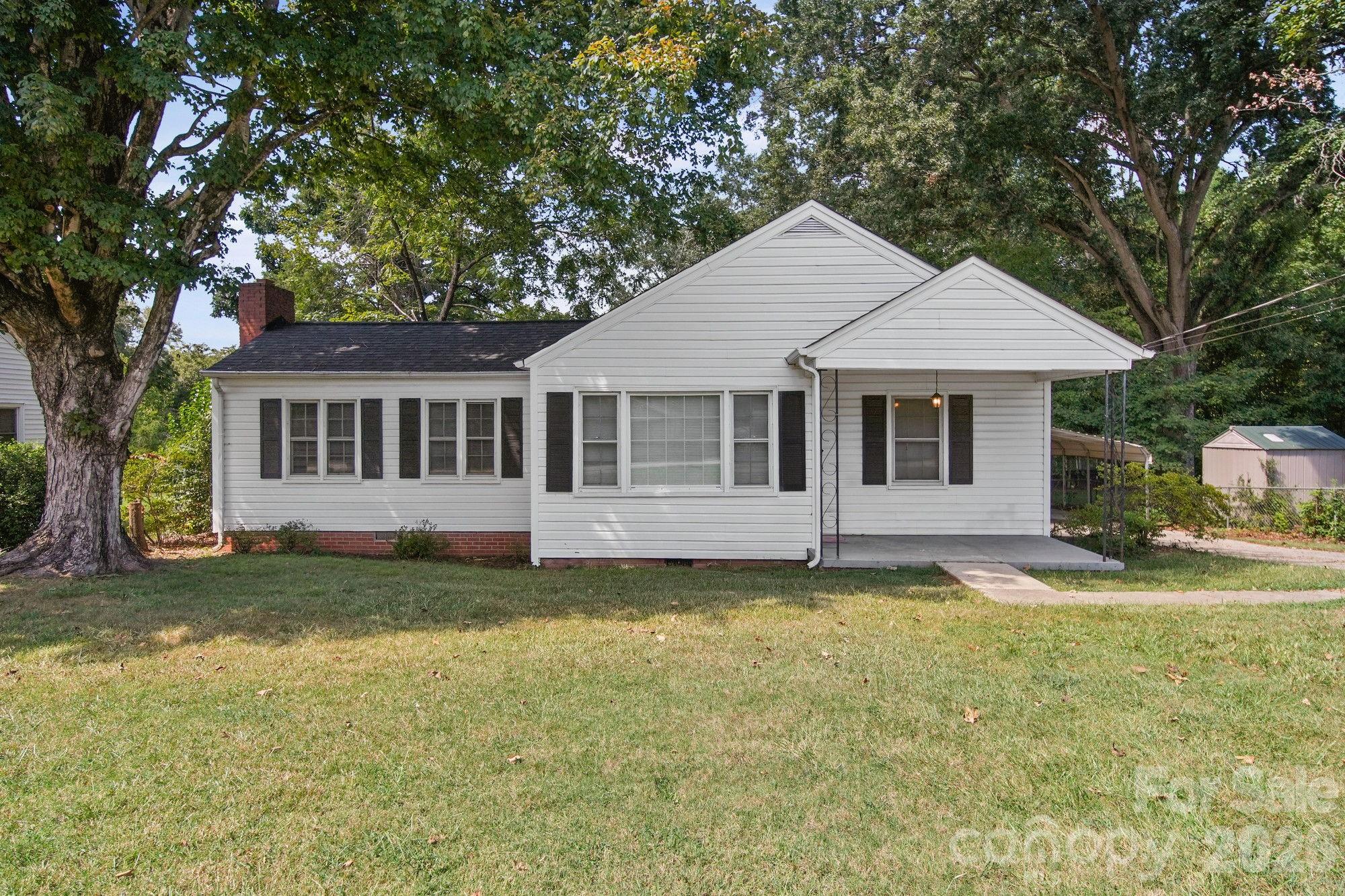 406 Sunset Drive Property Photo 2