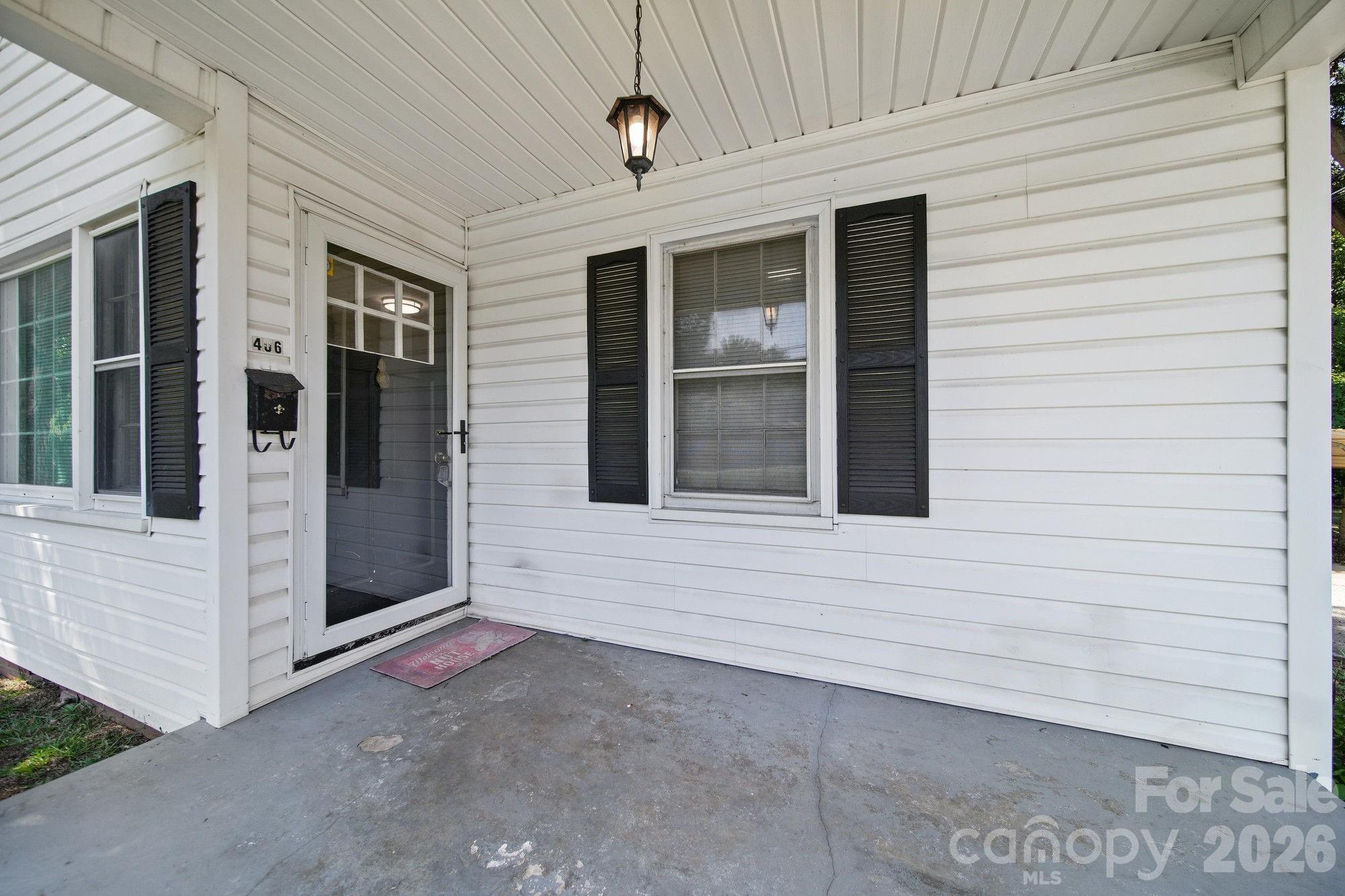 406 Sunset Drive Property Photo 3