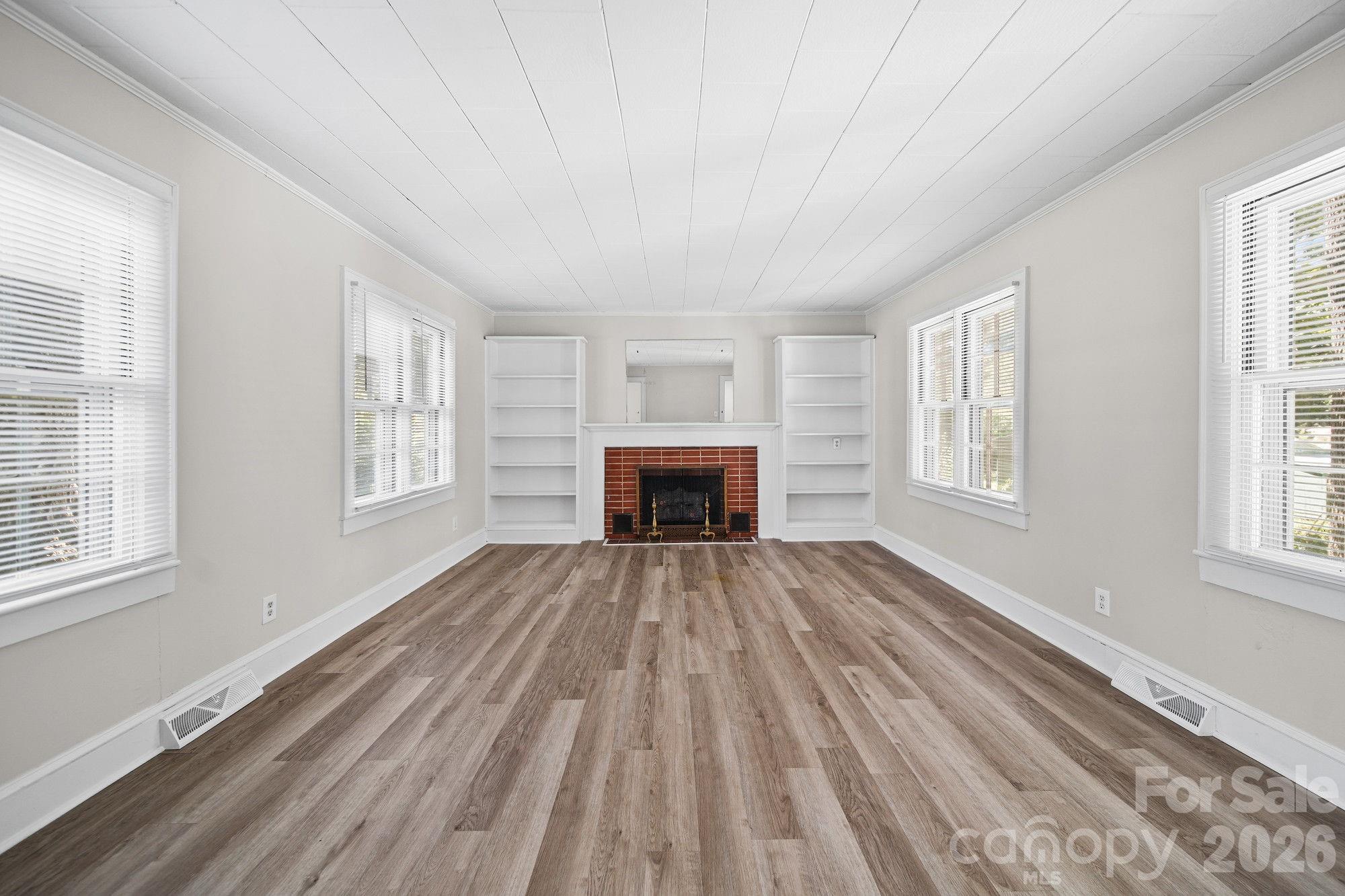 406 Sunset Drive Property Photo 5