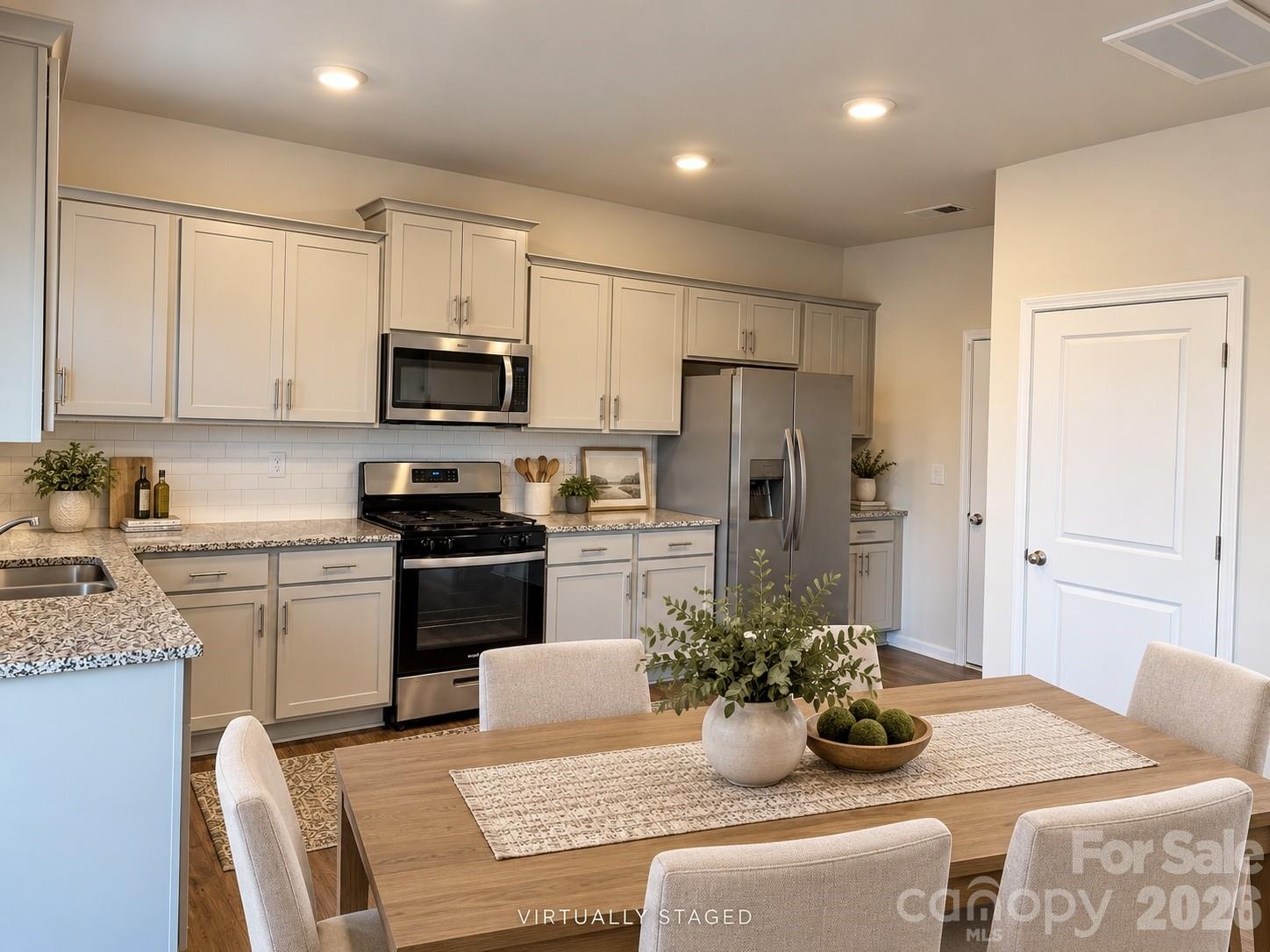 4119 Village Boulevard Property Photo 7