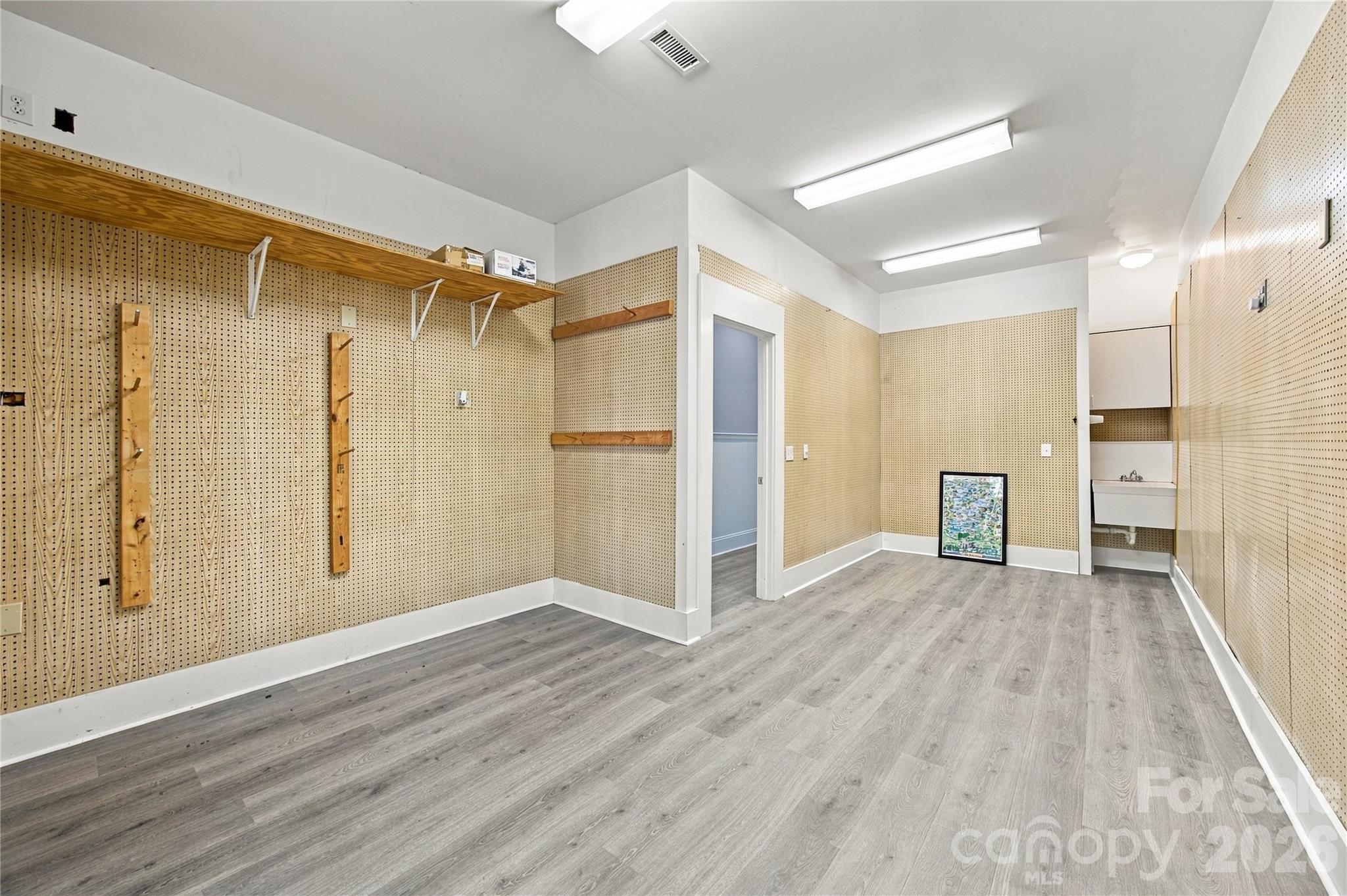 9040 Fair Oak Drive Property Photo 28