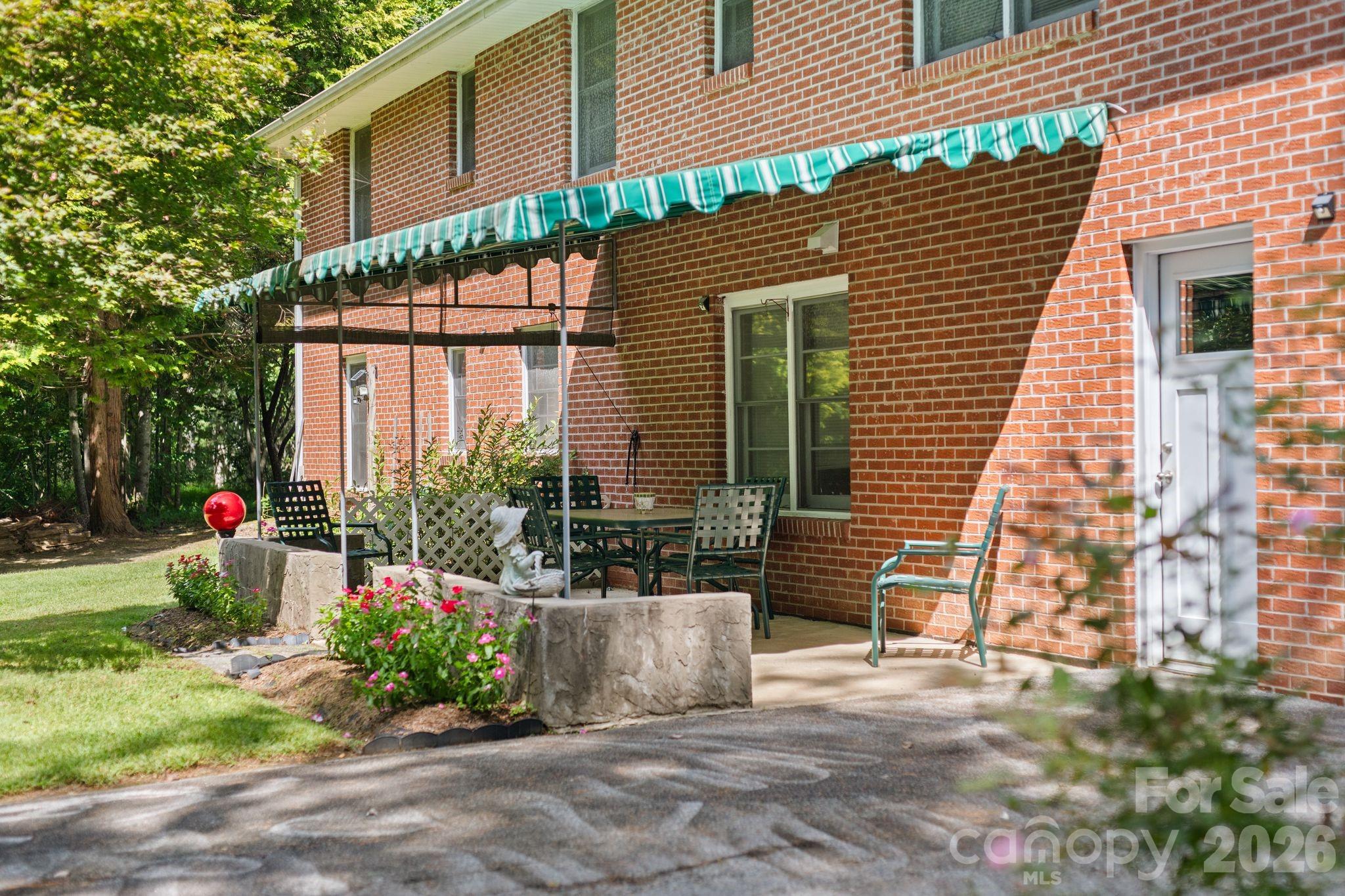 1450 Howard Gap Road Property Photo 4