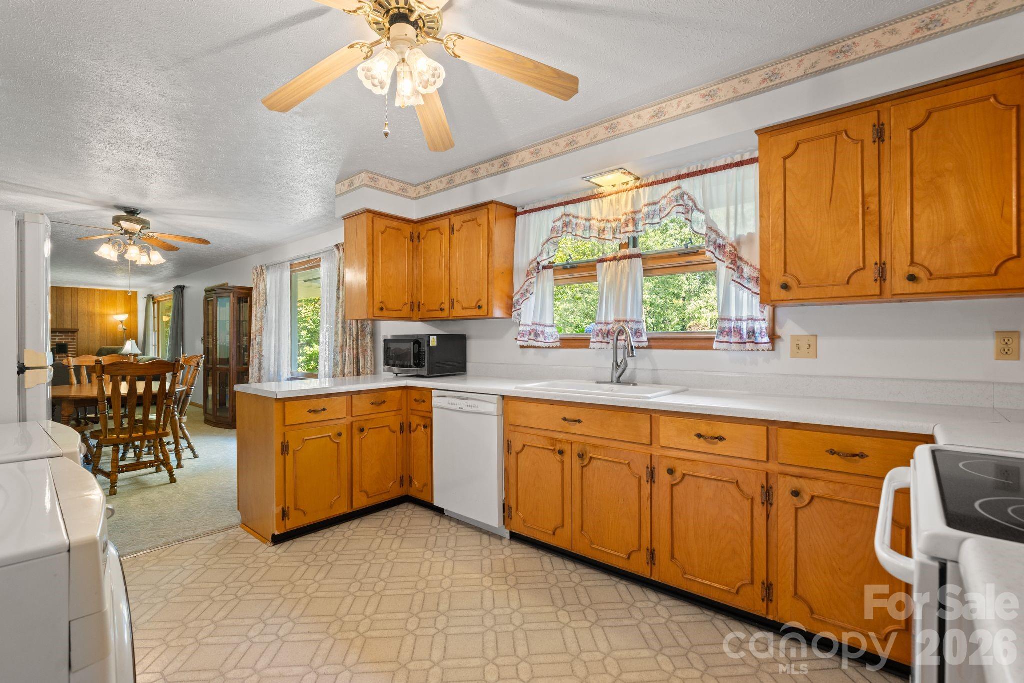 1450 Howard Gap Road Property Photo 8