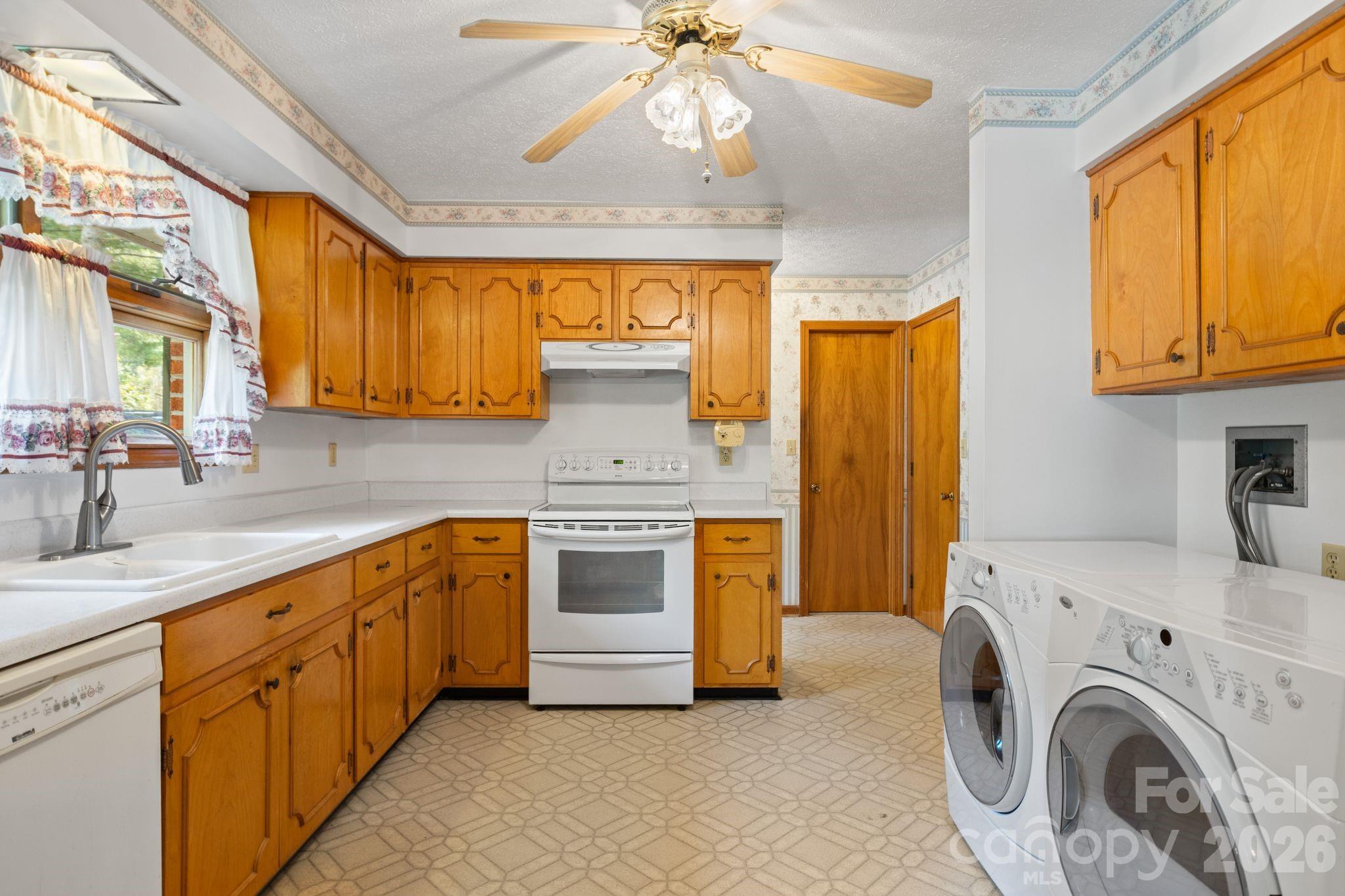 1450 Howard Gap Road Property Photo 9