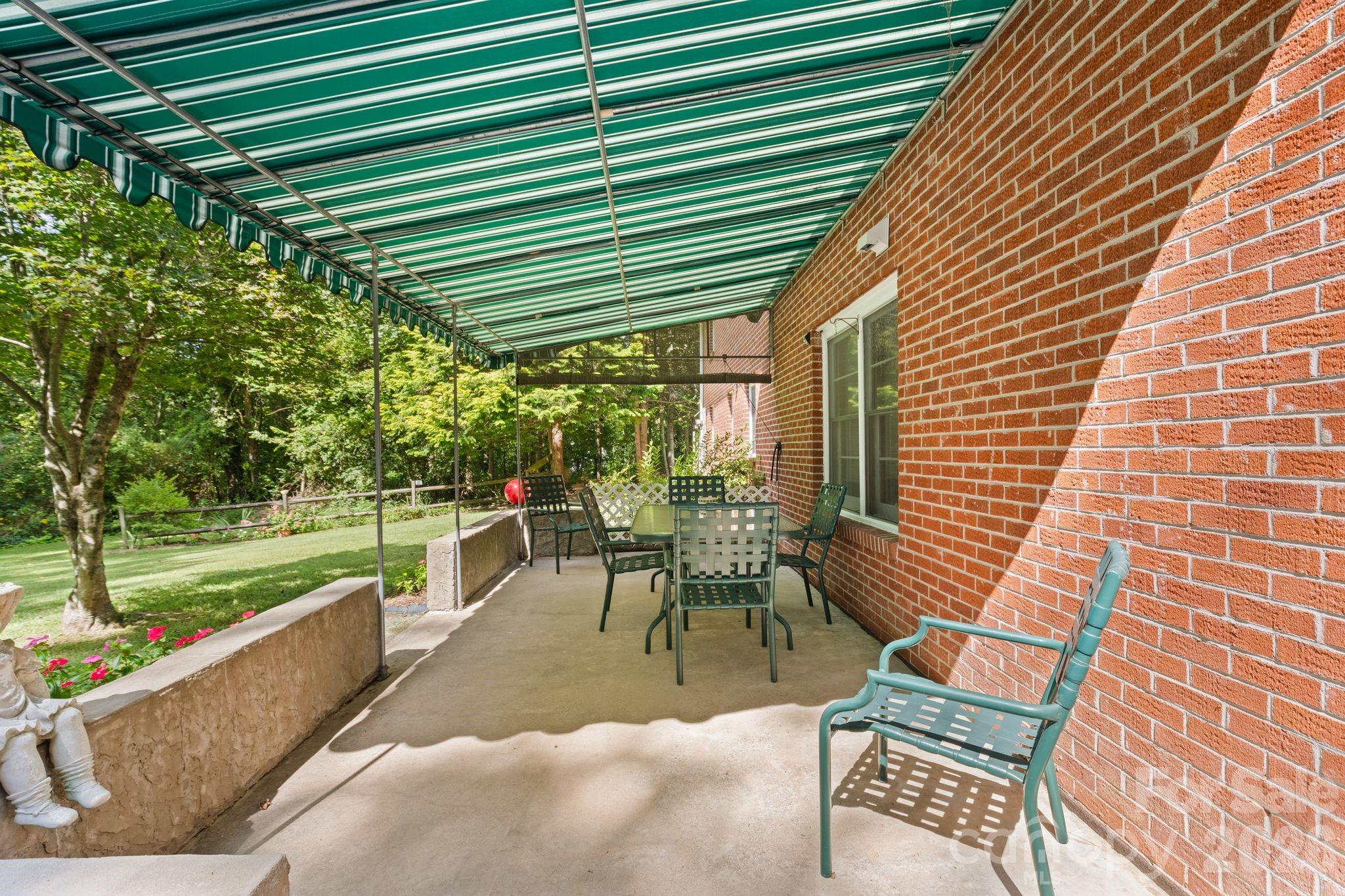 1450 Howard Gap Road Property Photo 18