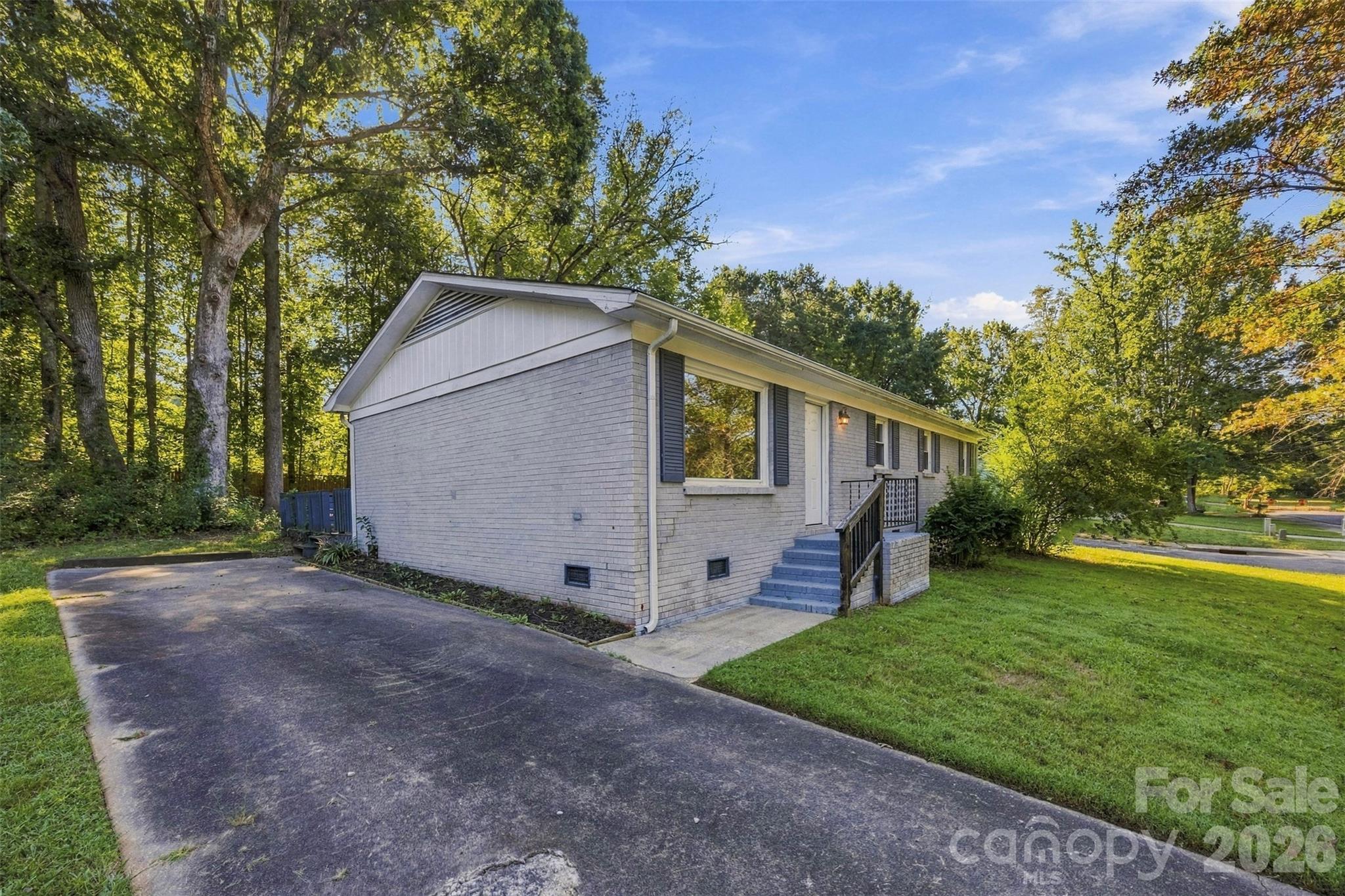 428 E Mclelland Avenue Property Photo 4