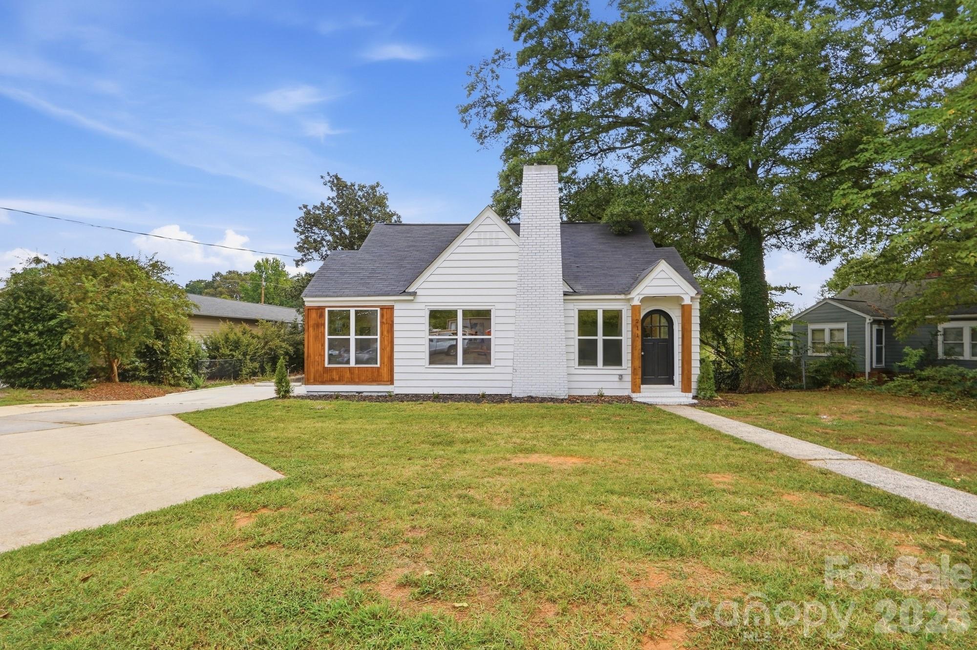 211 Spratt Street Property Photo 2