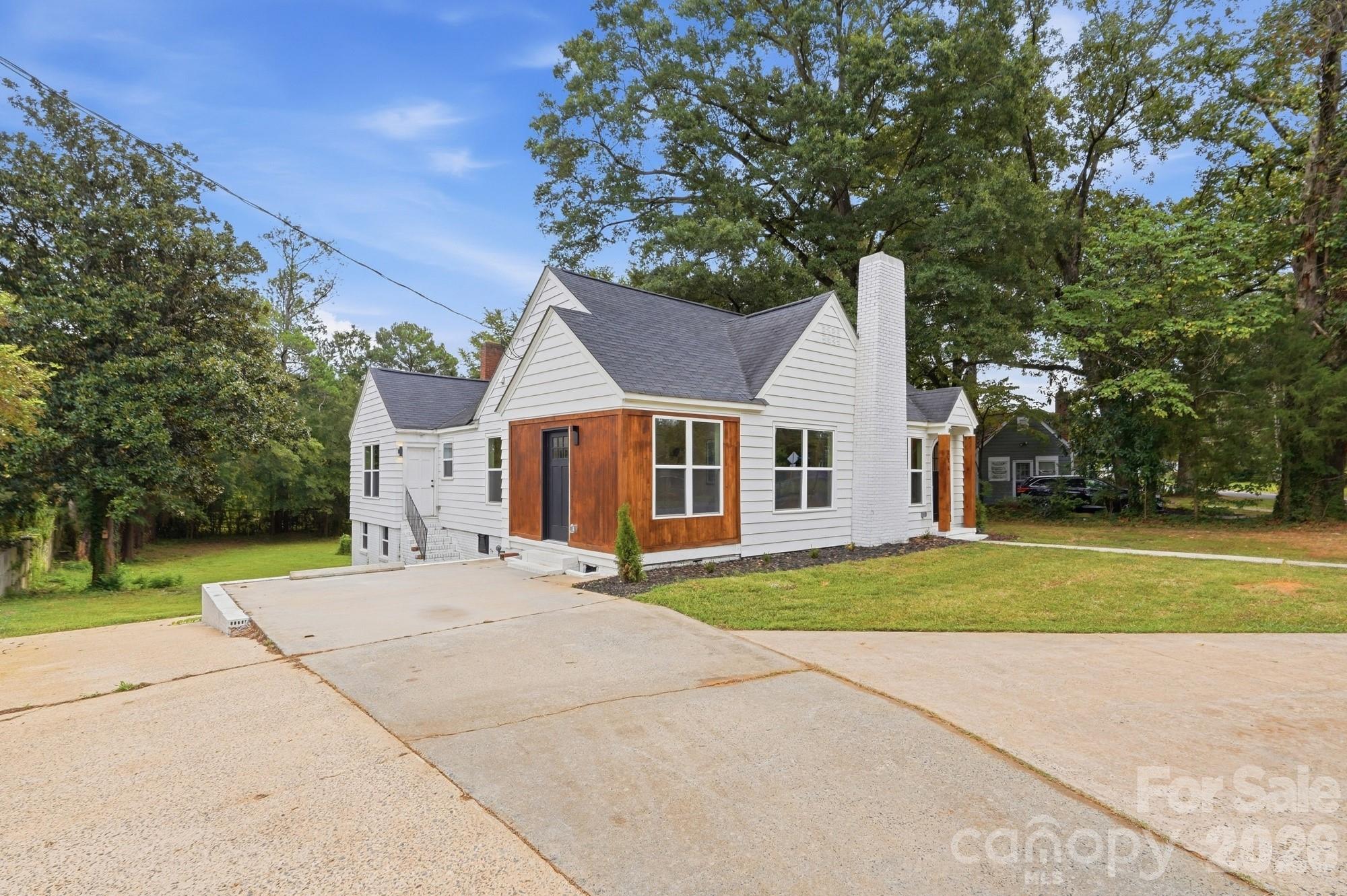 211 Spratt Street Property Photo 3