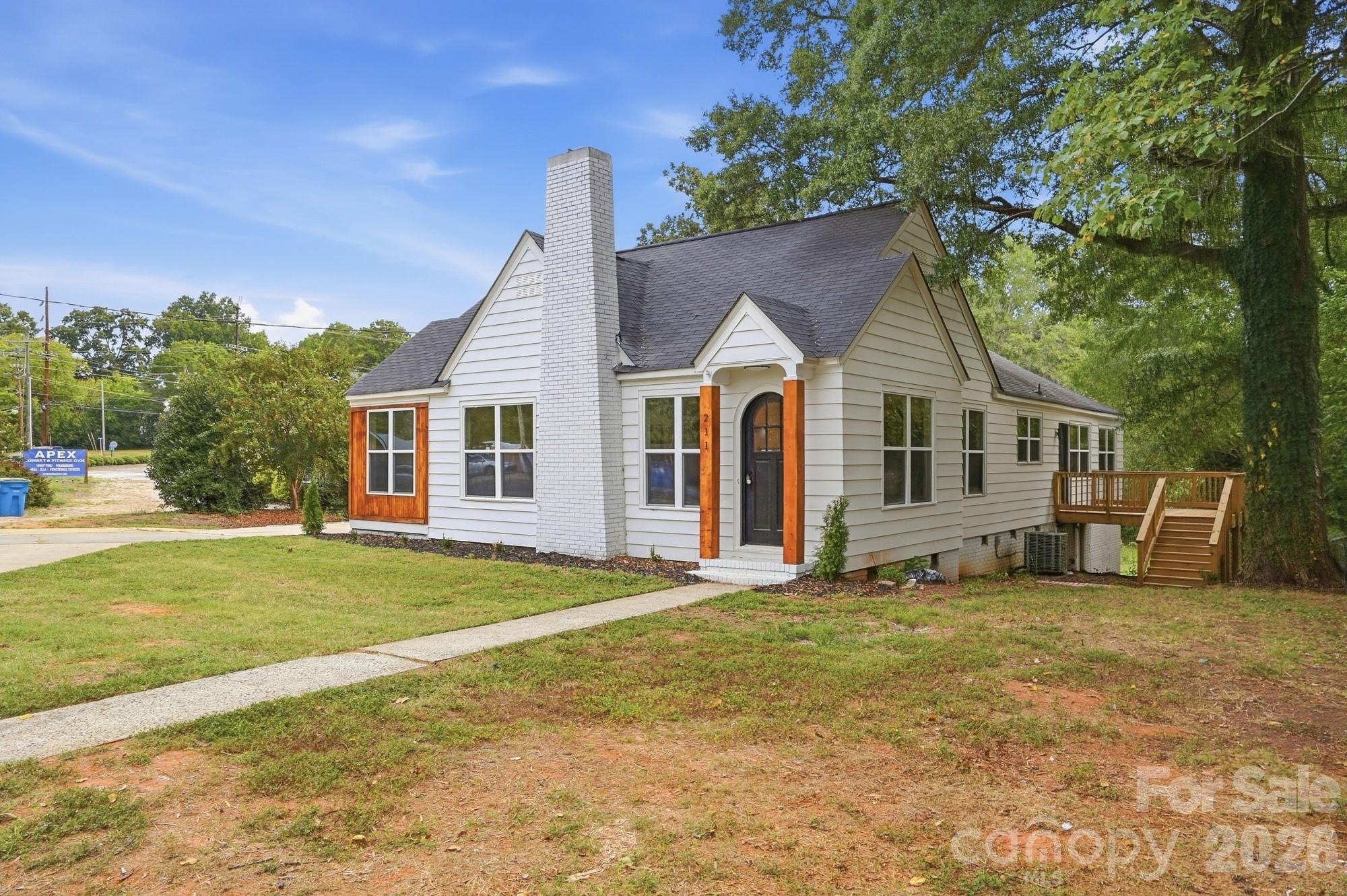 211 Spratt Street Property Photo 4
