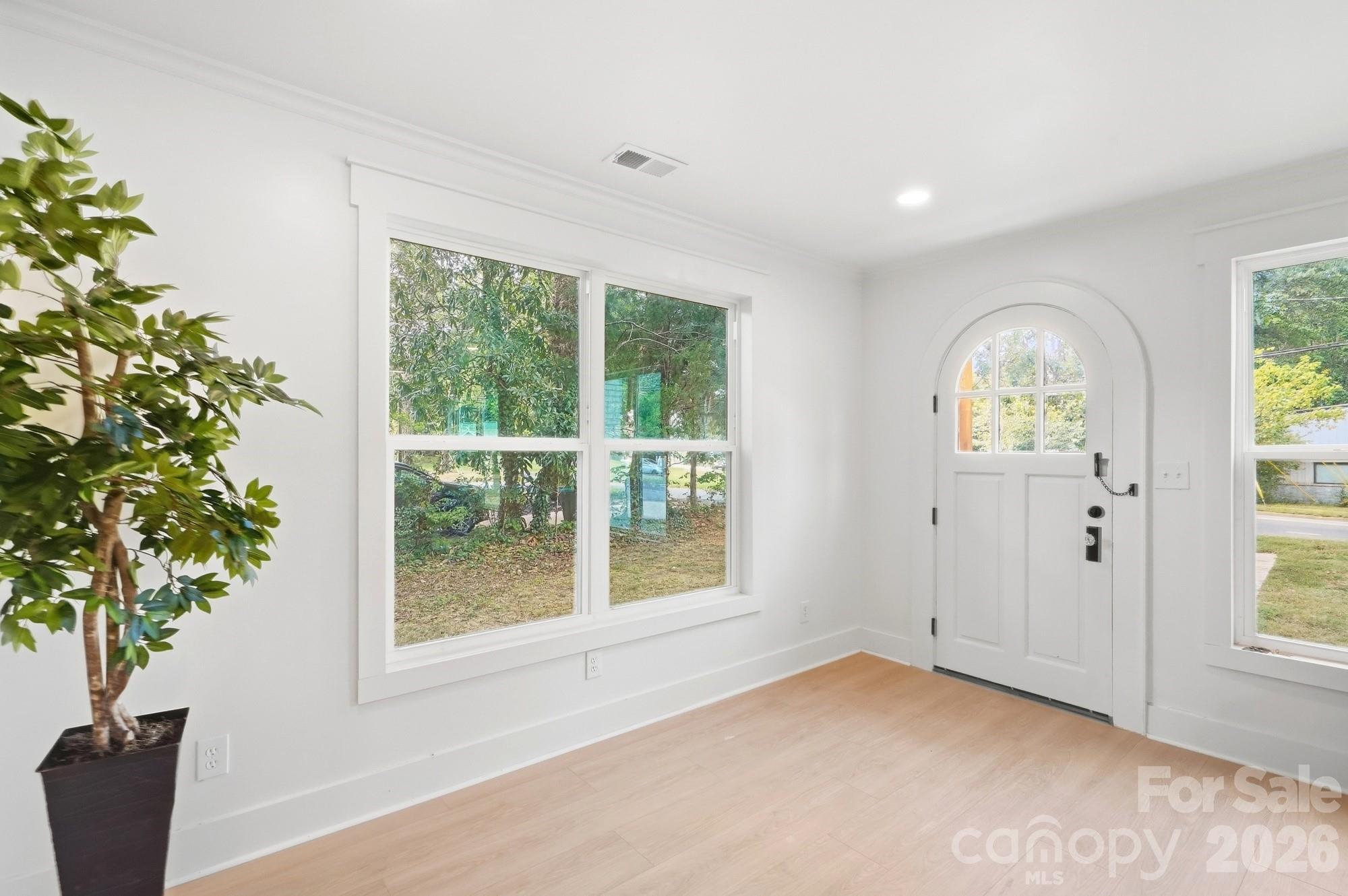 211 Spratt Street Property Photo 9
