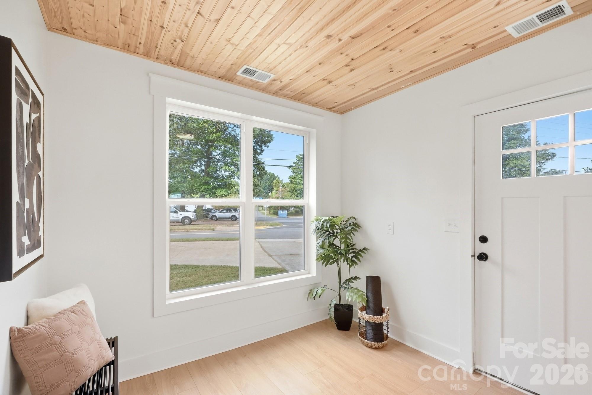 211 Spratt Street Property Photo 16