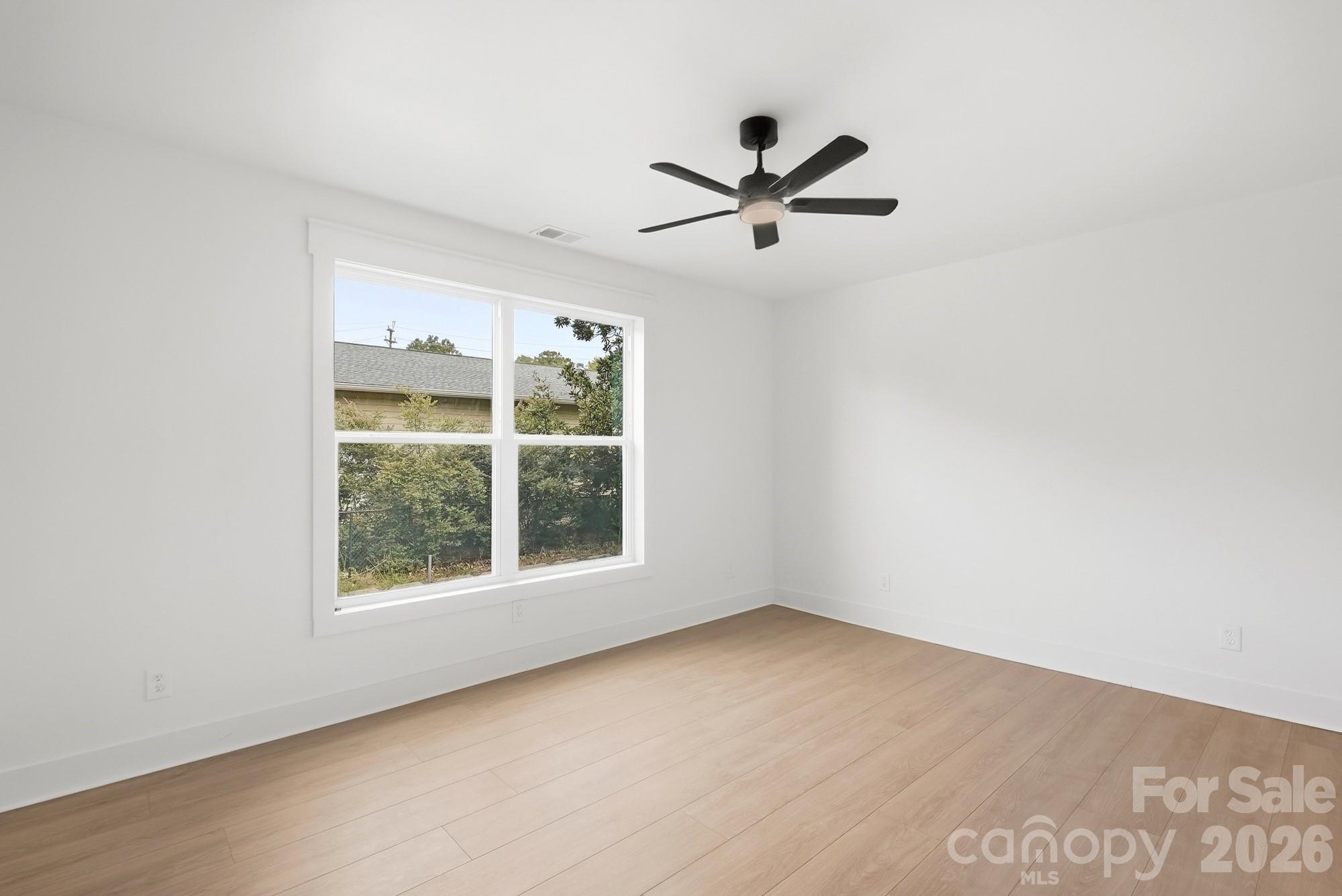 211 Spratt Street Property Photo 23
