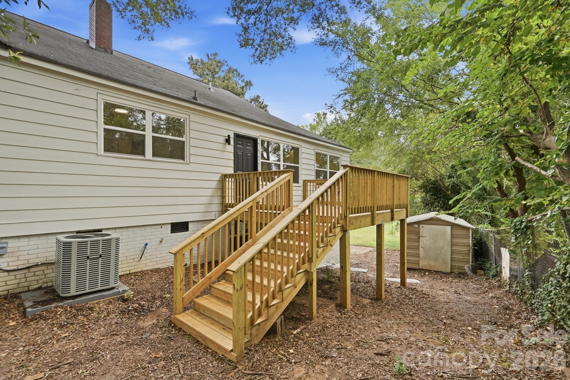 211 Spratt Street Property Photo 35