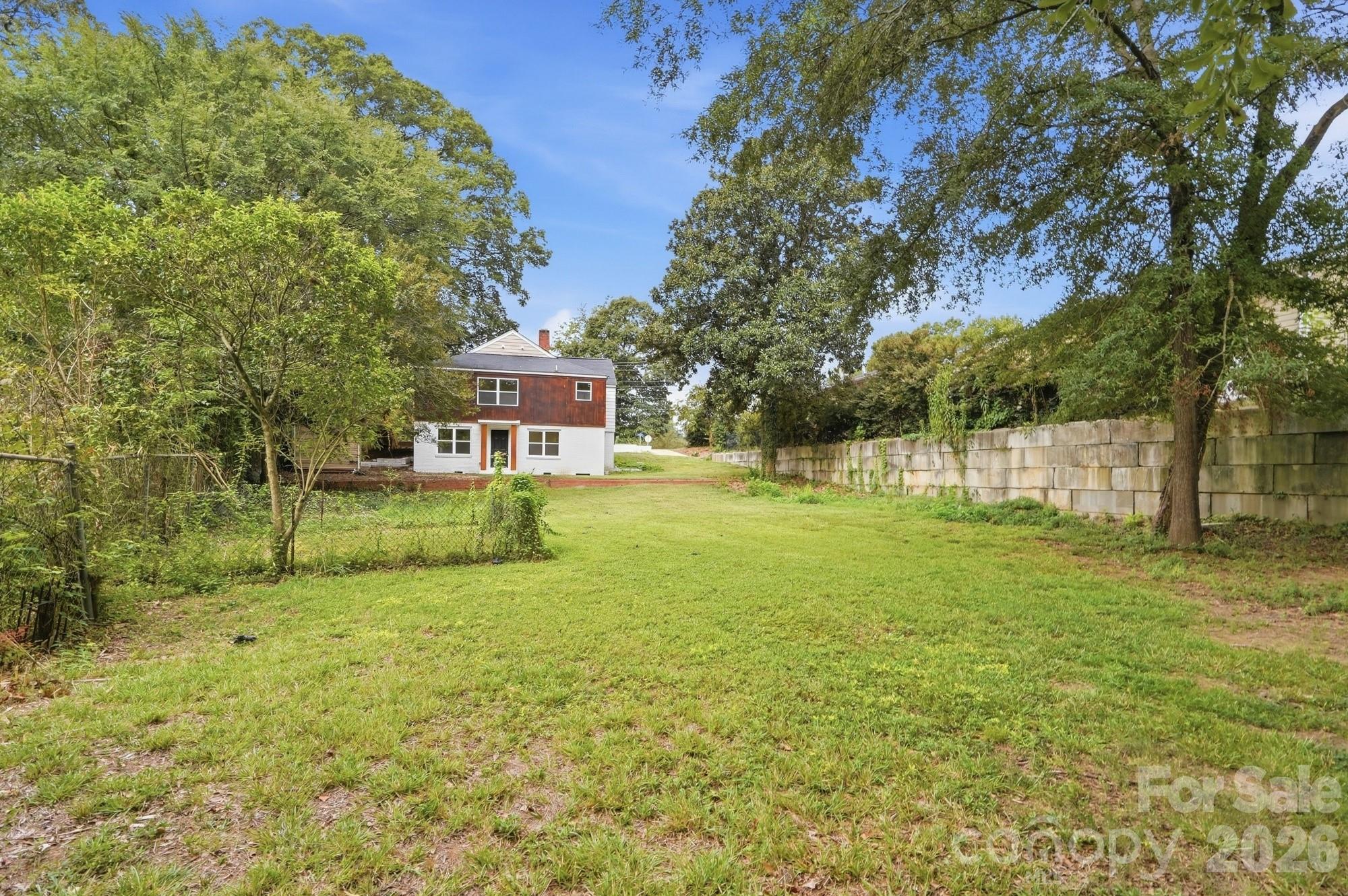211 Spratt Street Property Photo 38