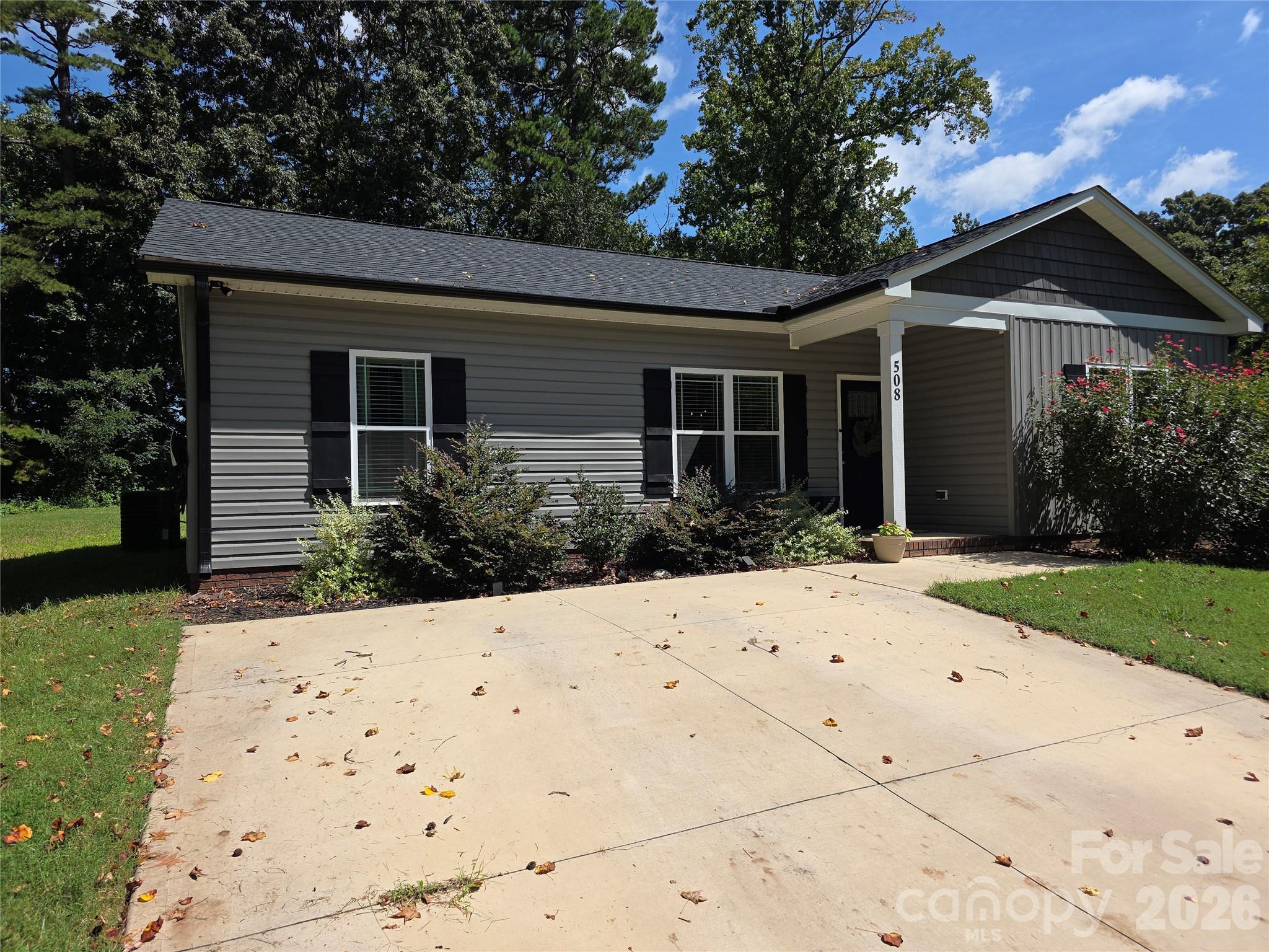 508 Willow Road Property Photo 1