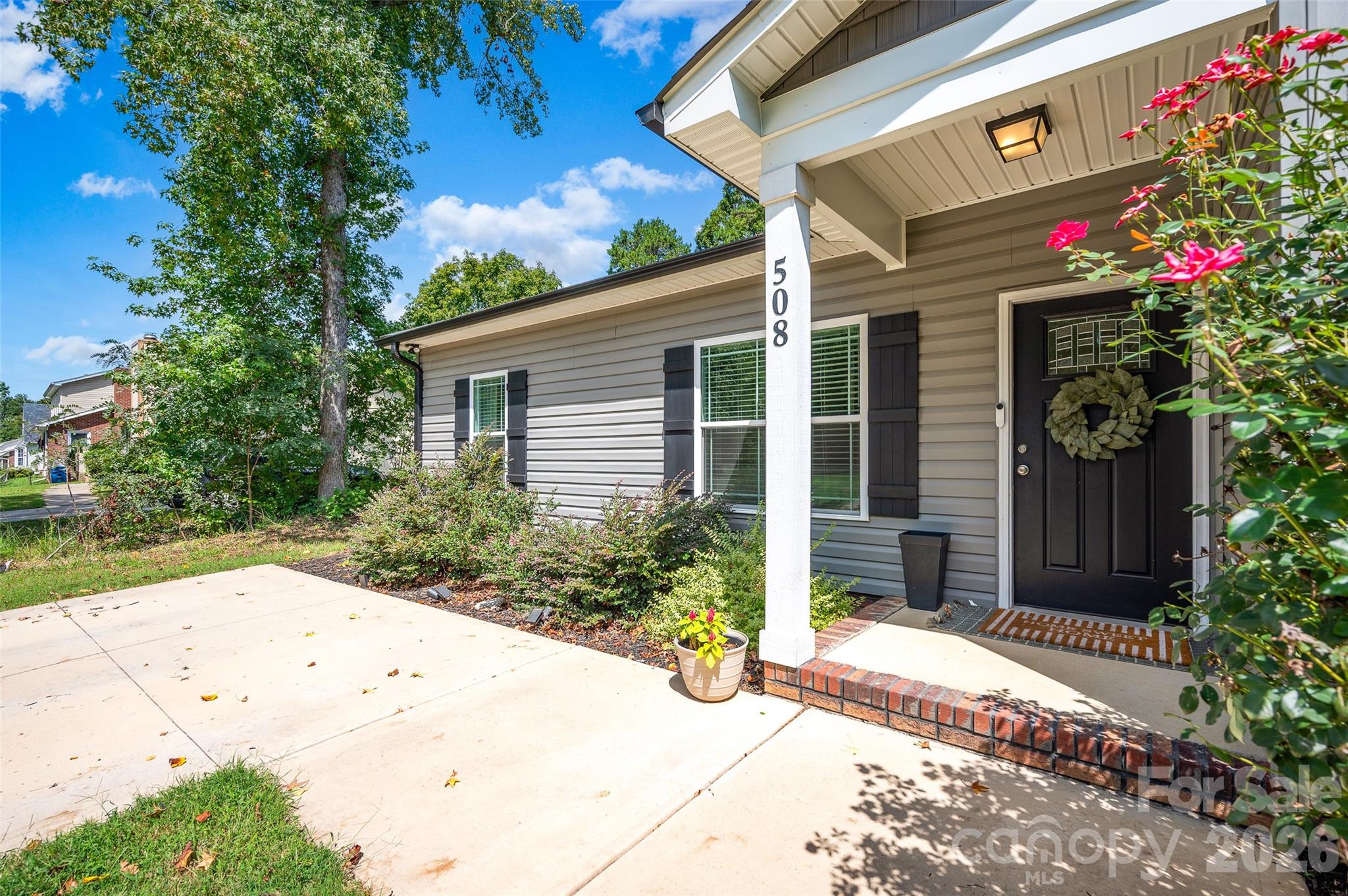 508 Willow Road Property Photo 1