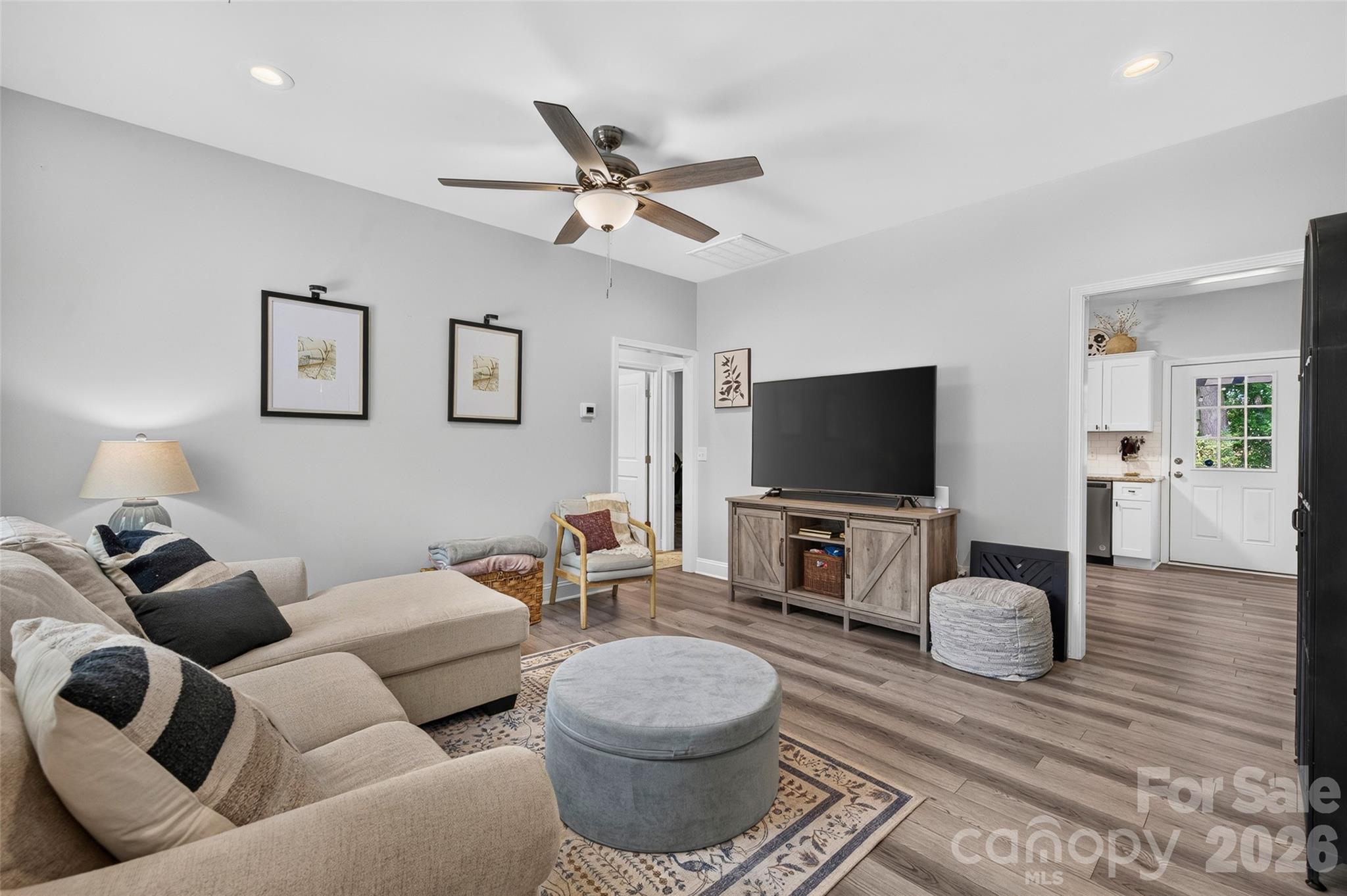 508 Willow Road Property Photo 4