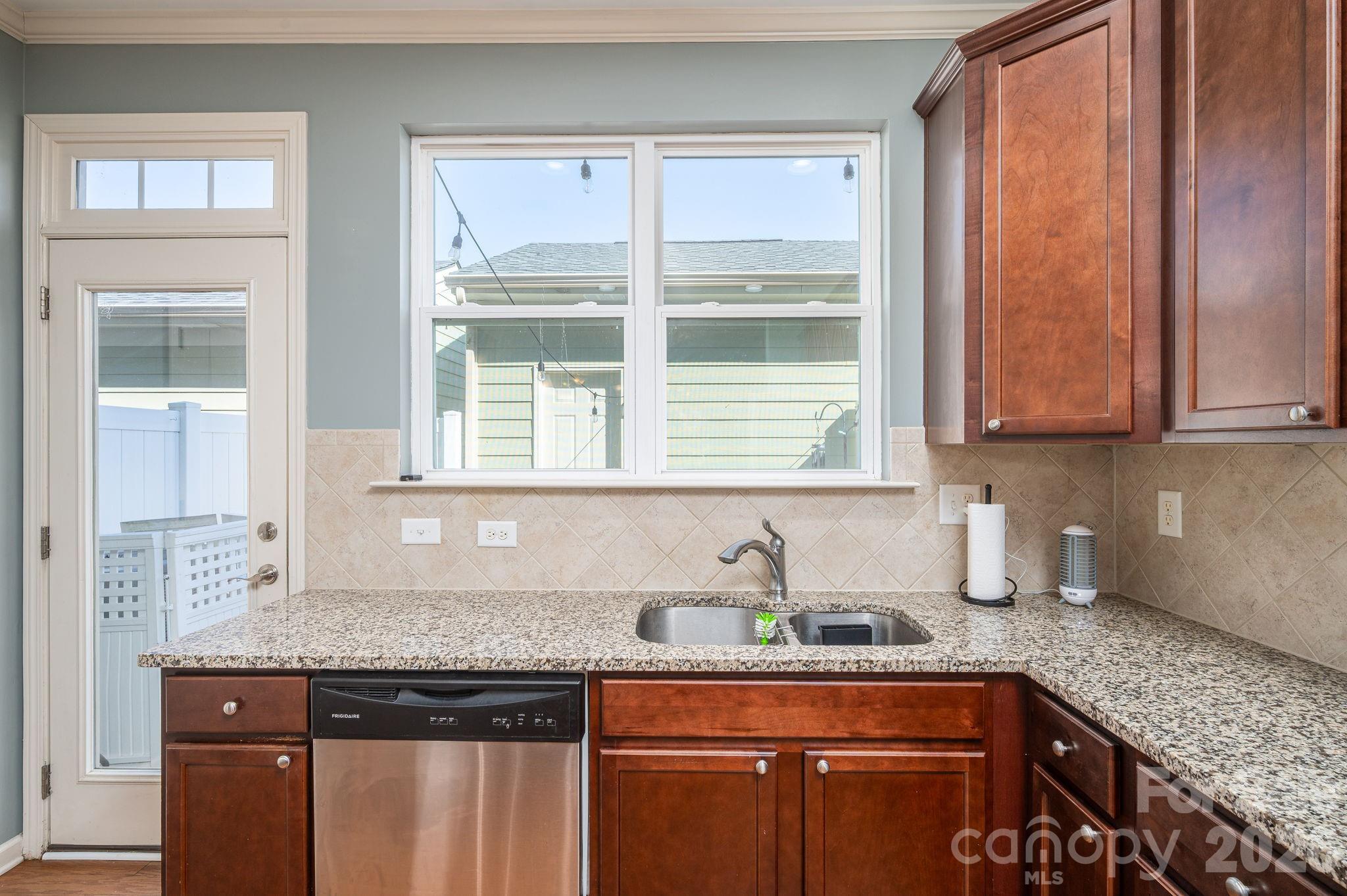 1231 Assembly Street Property Photo 13