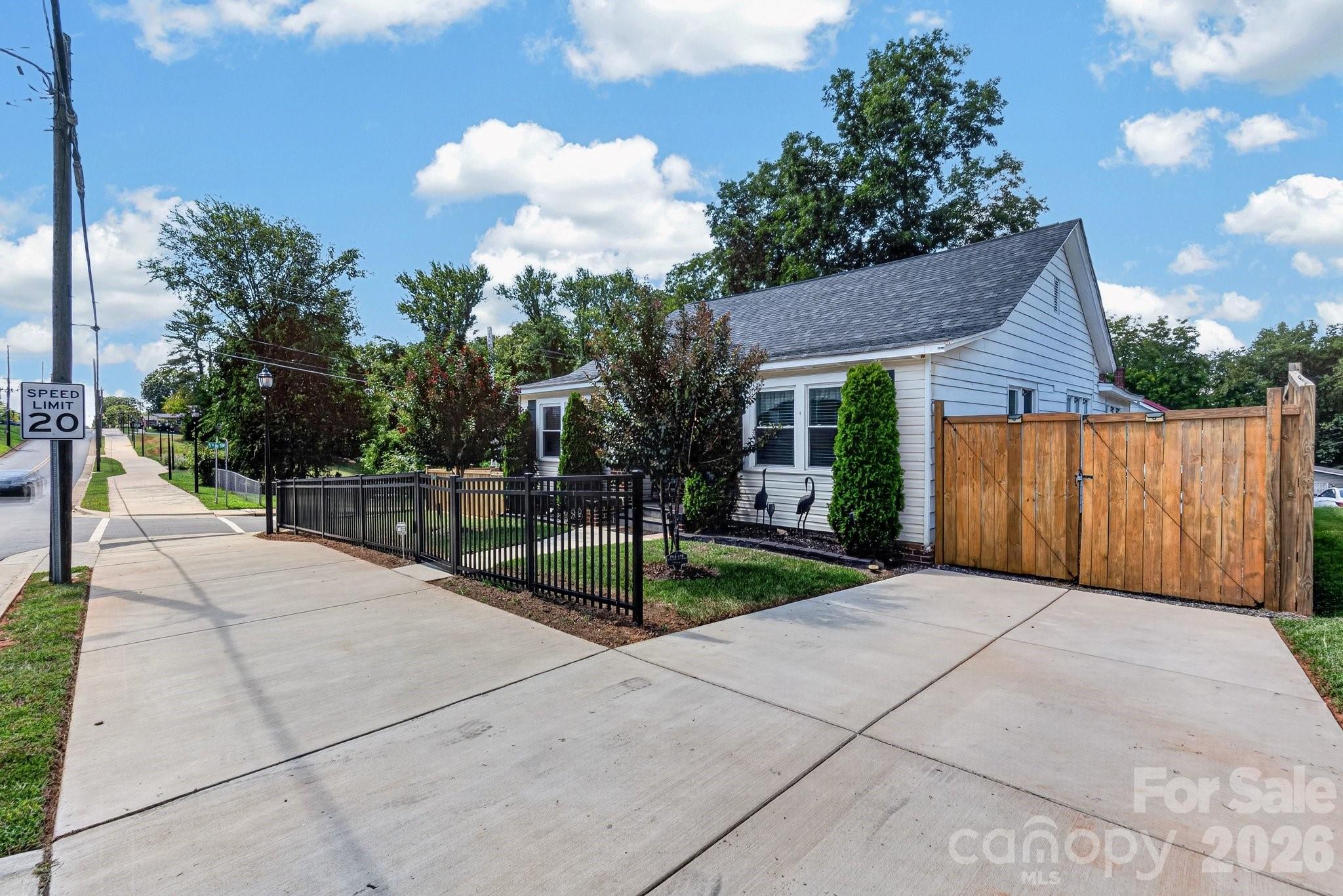 448 1st Street Property Photo 3
