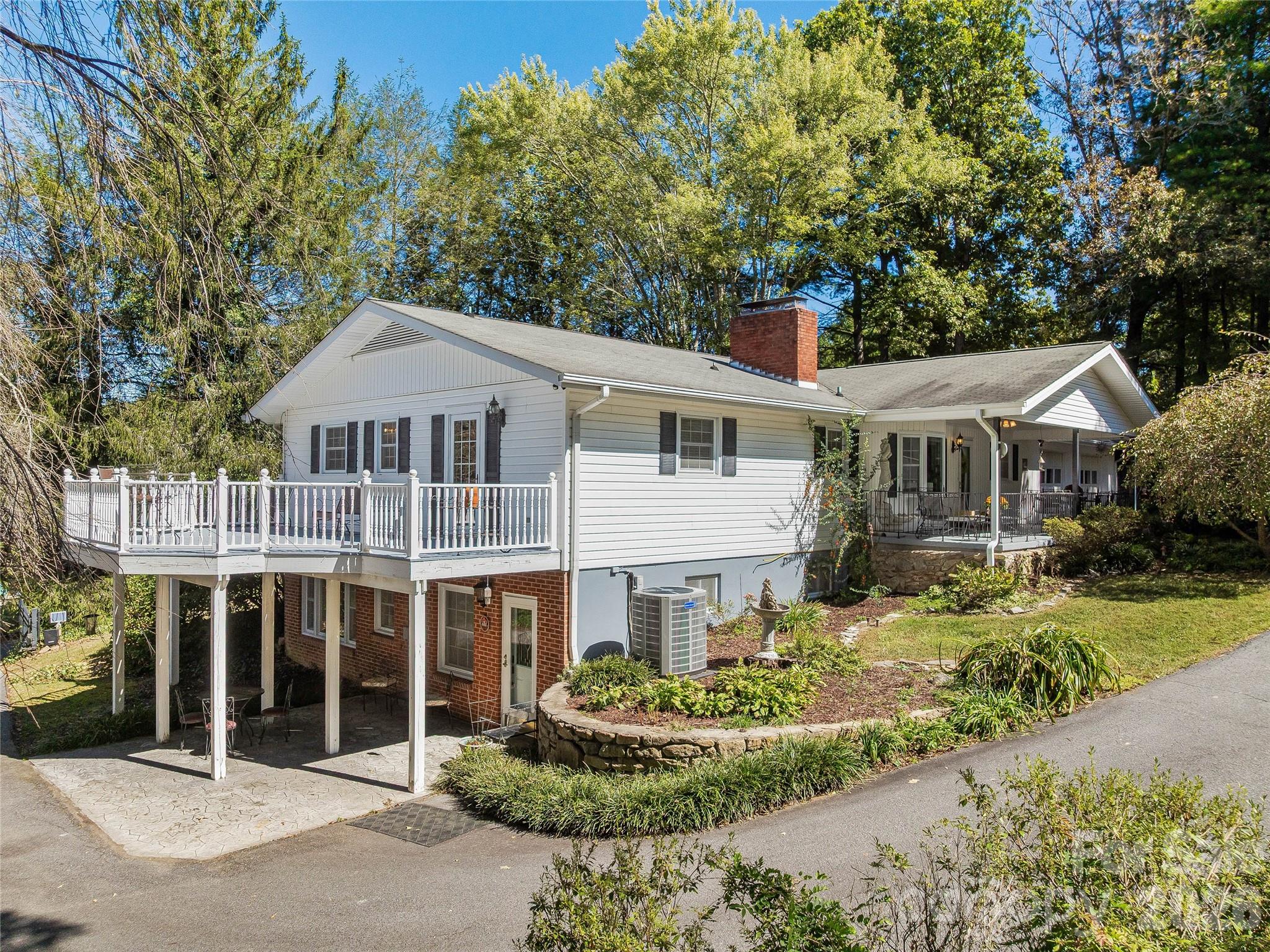 8 Hummingbird Lane Property Photo 1