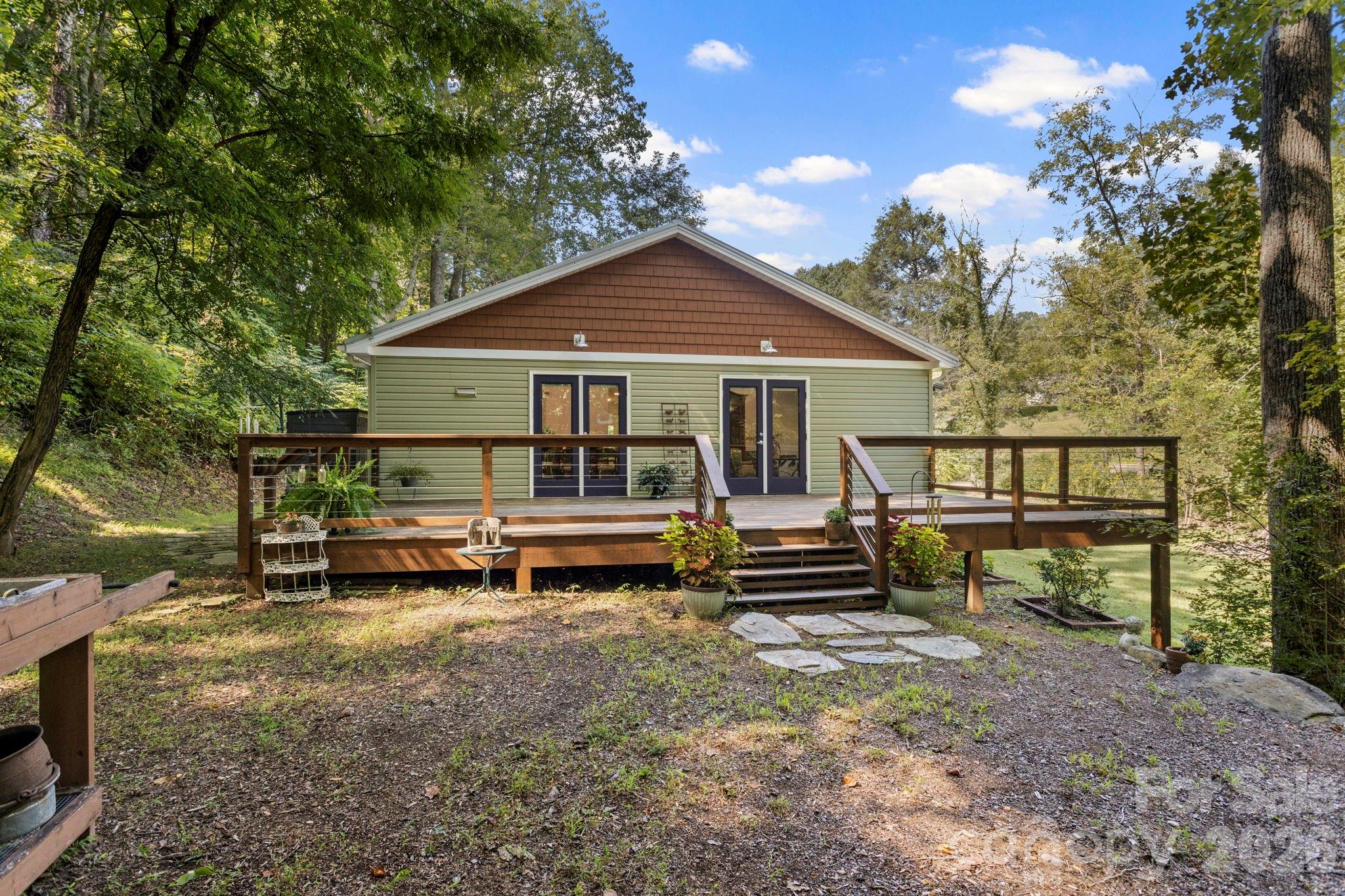 400 Laurel Drive Property Photo 1