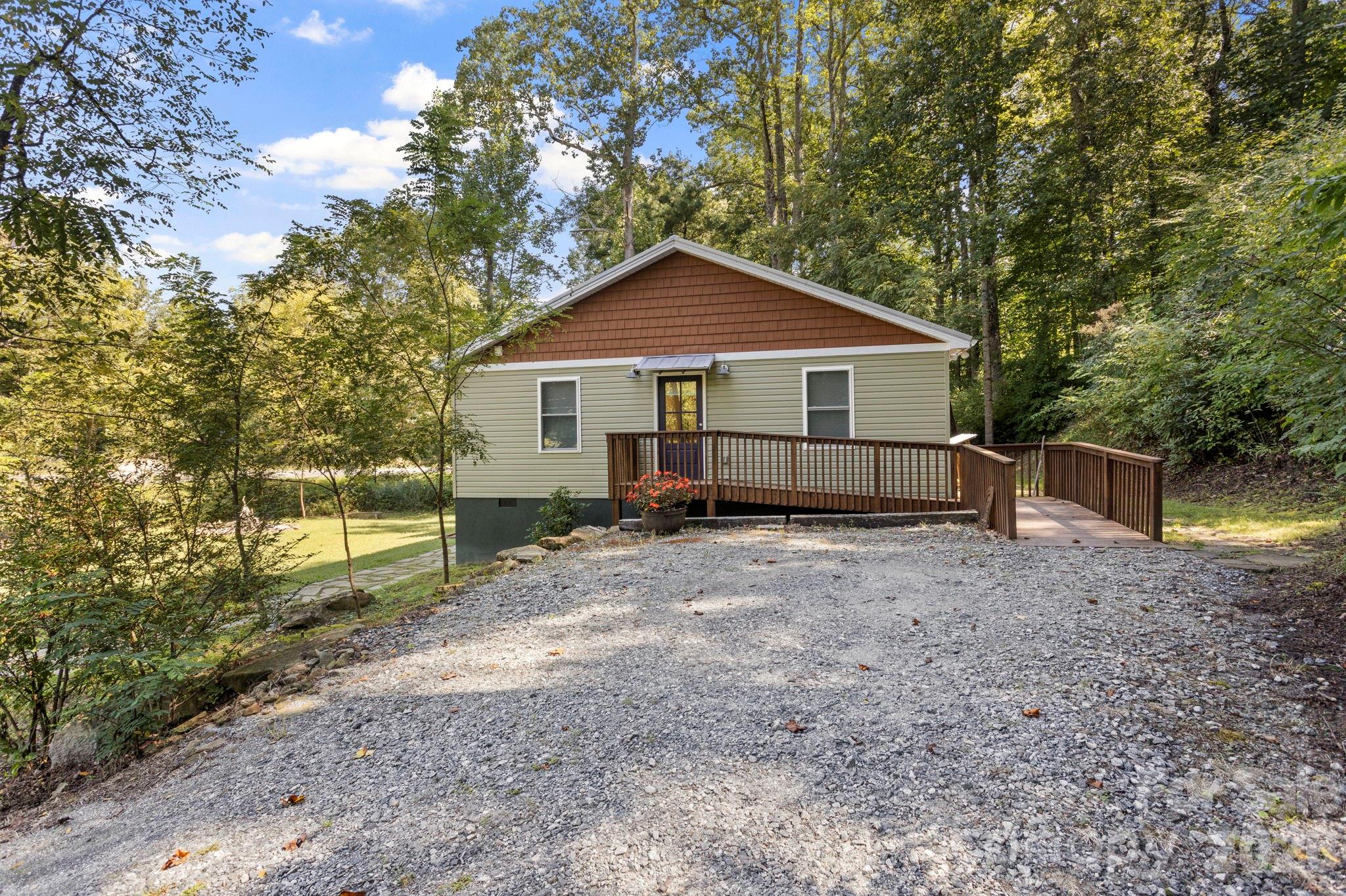 400 Laurel Drive Property Photo 2