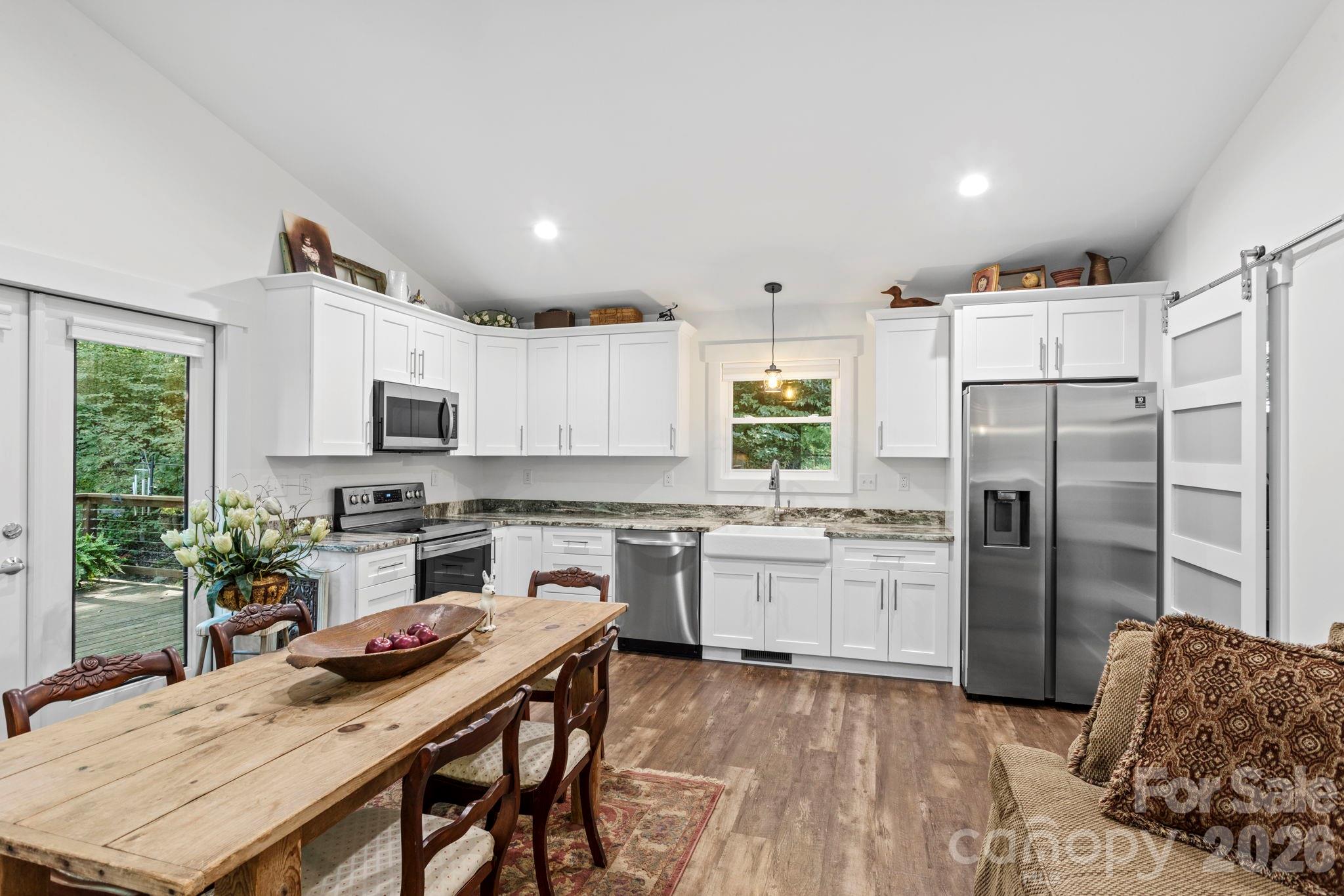 400 Laurel Drive Property Photo 10