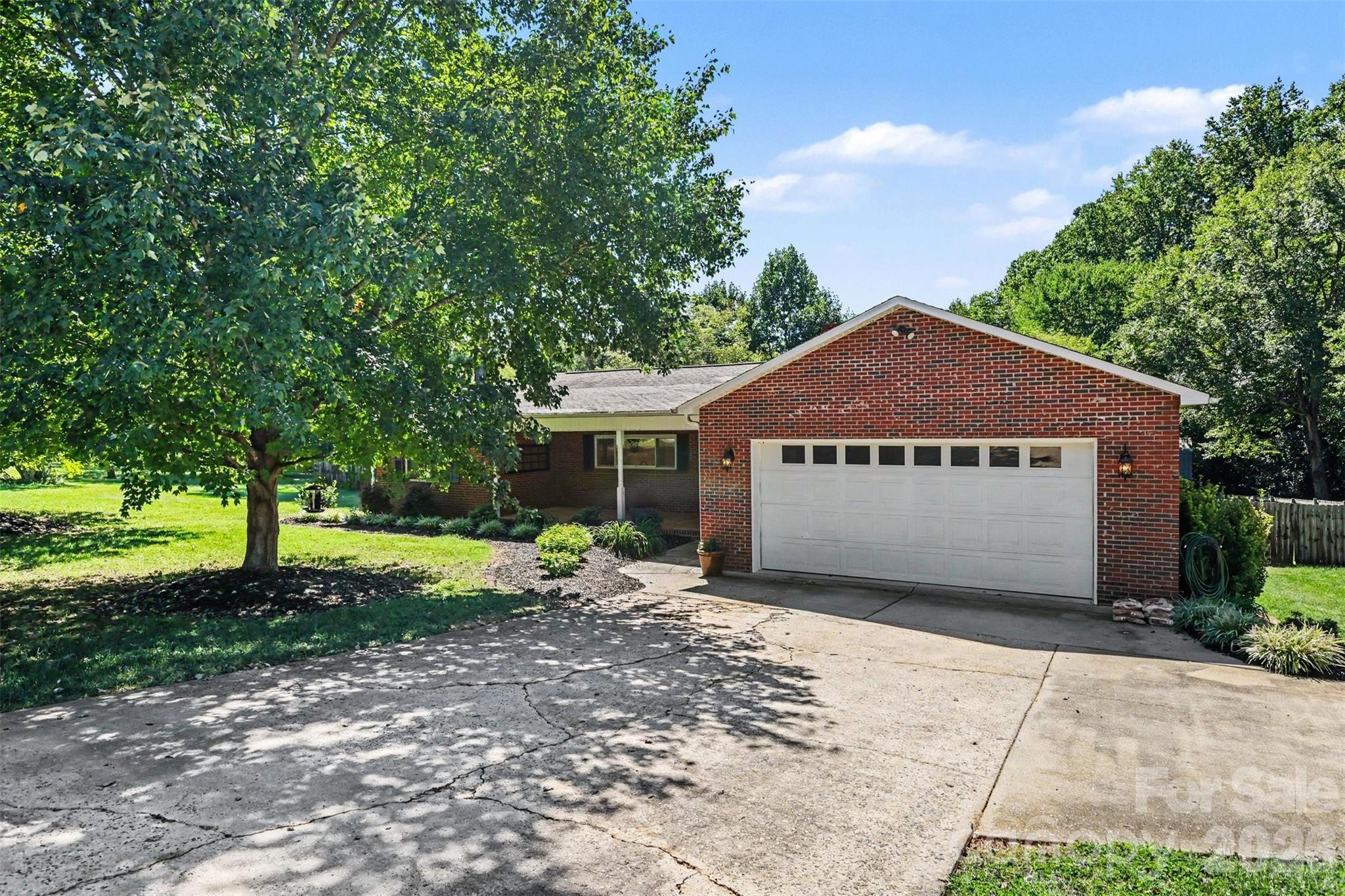 827 Ferndale Drive Property Photo 3