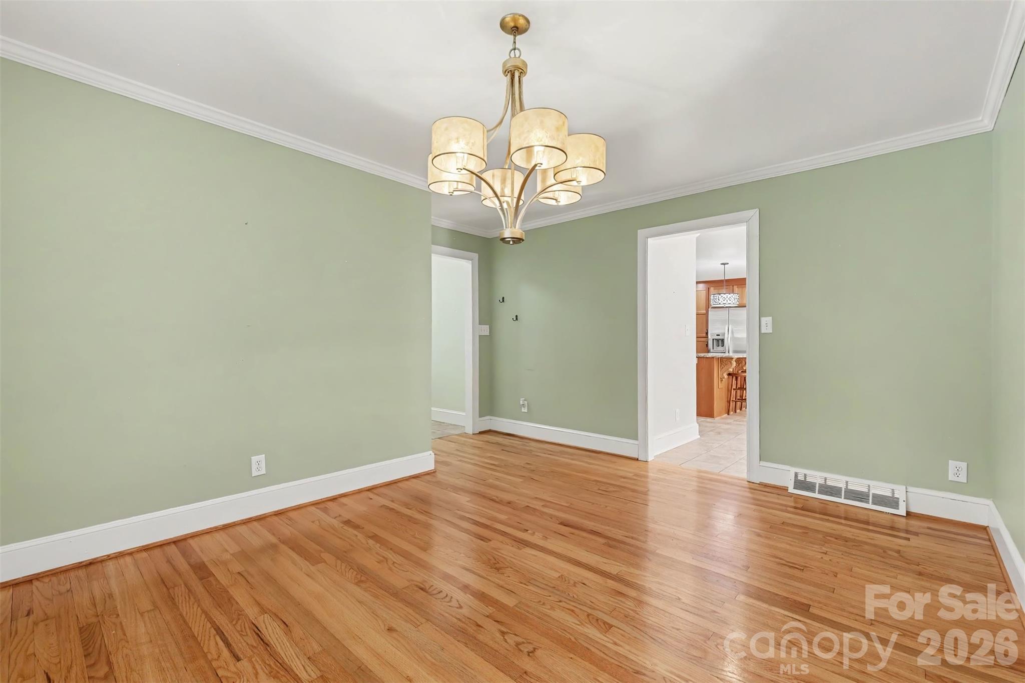 827 Ferndale Drive Property Photo 5