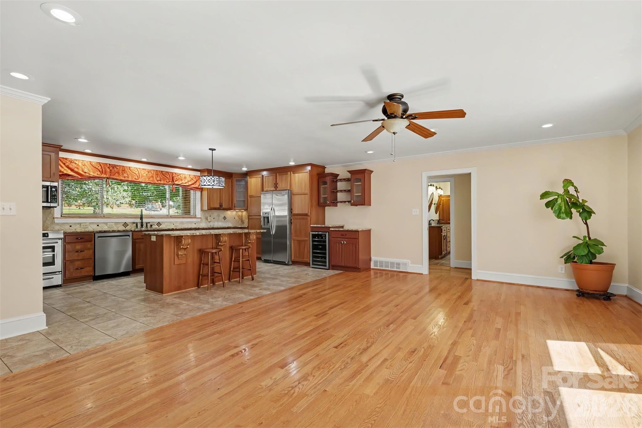 827 Ferndale Drive Property Photo 11