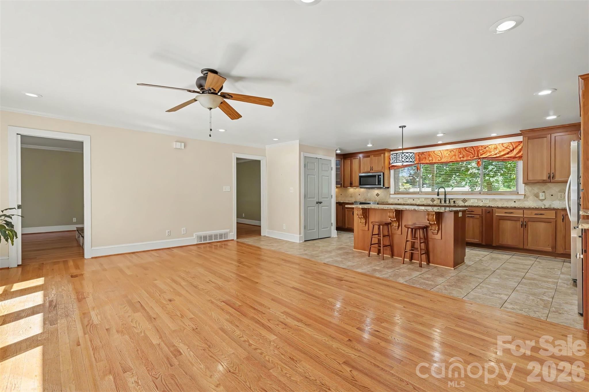 827 Ferndale Drive Property Photo 12