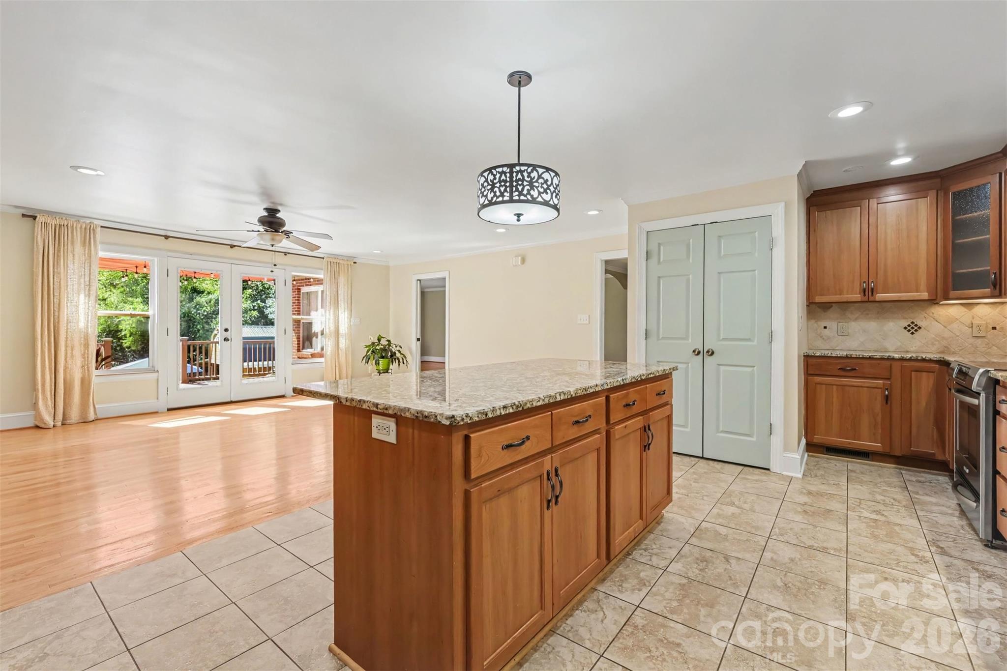 827 Ferndale Drive Property Photo 16