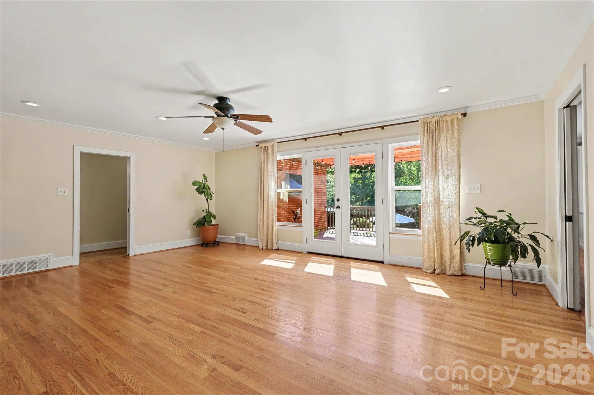 827 Ferndale Drive Property Photo 19