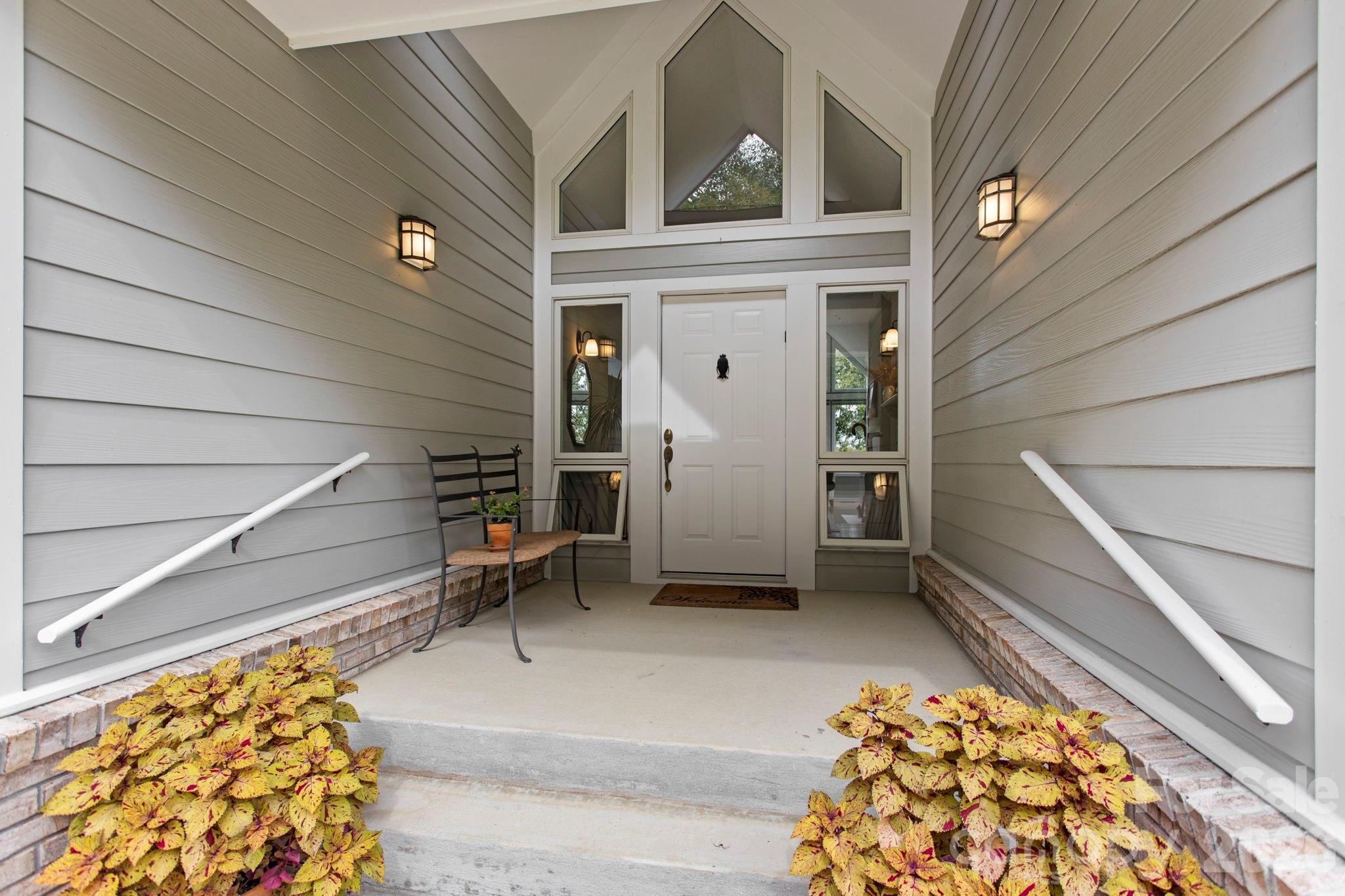 414 Ledgemont Court Property Photo 4
